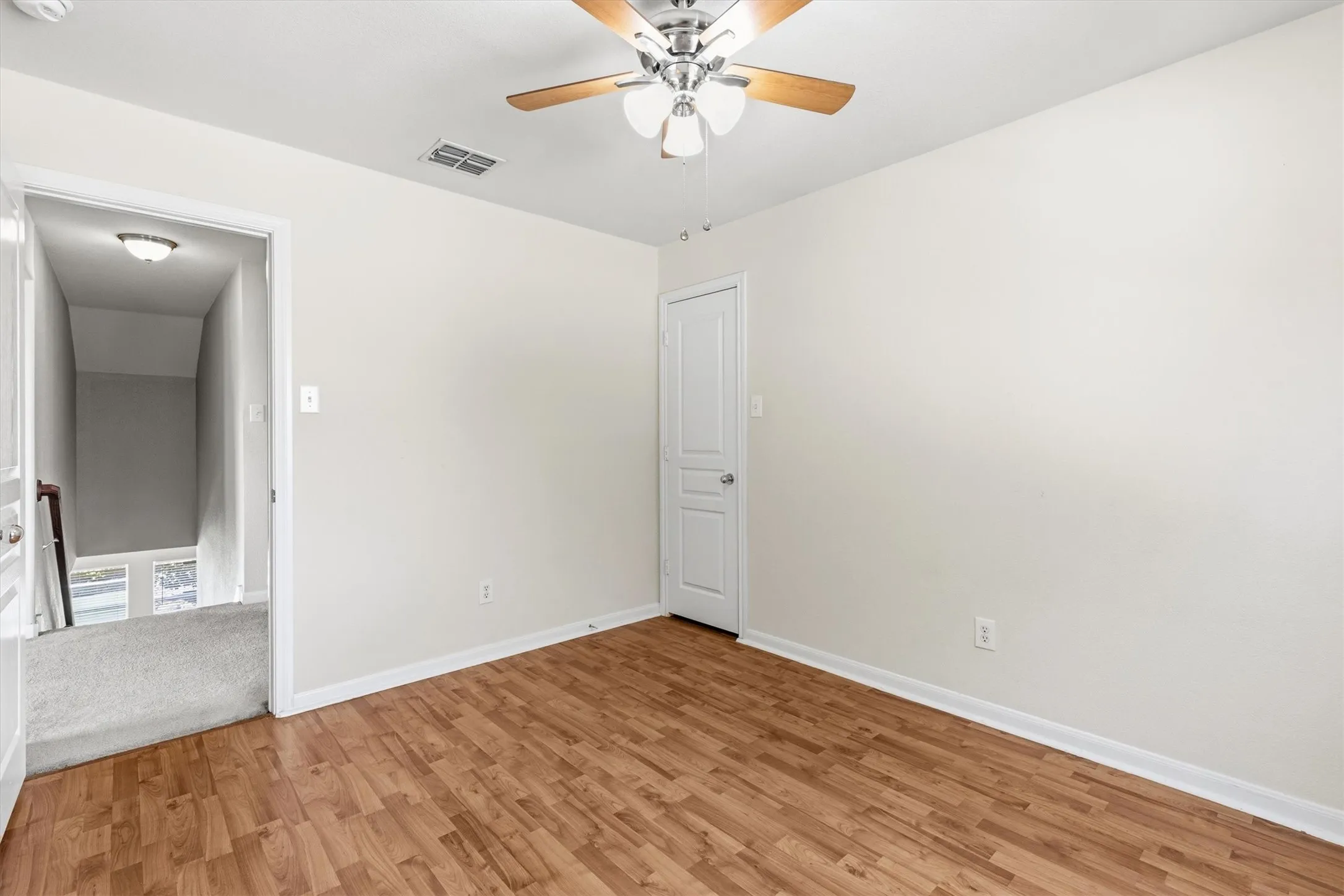 Single Family Residence For Sale in Denton County , 3056 Morning Star Drive, Little Elm, Texas 75068, 4 Bedroom, 3 Bathroom, 2 Garage spaces, 2,643 Sqft, built in 2005, mls#21354270, Real Estate Agent in Little Elm, Homes For Sale in Denton county, Homes For Sale in Little Elm, Realtor in Little Elm Texas, Real Estate Brokerage Independent Realty Texas, Luminita Cordes Realtor