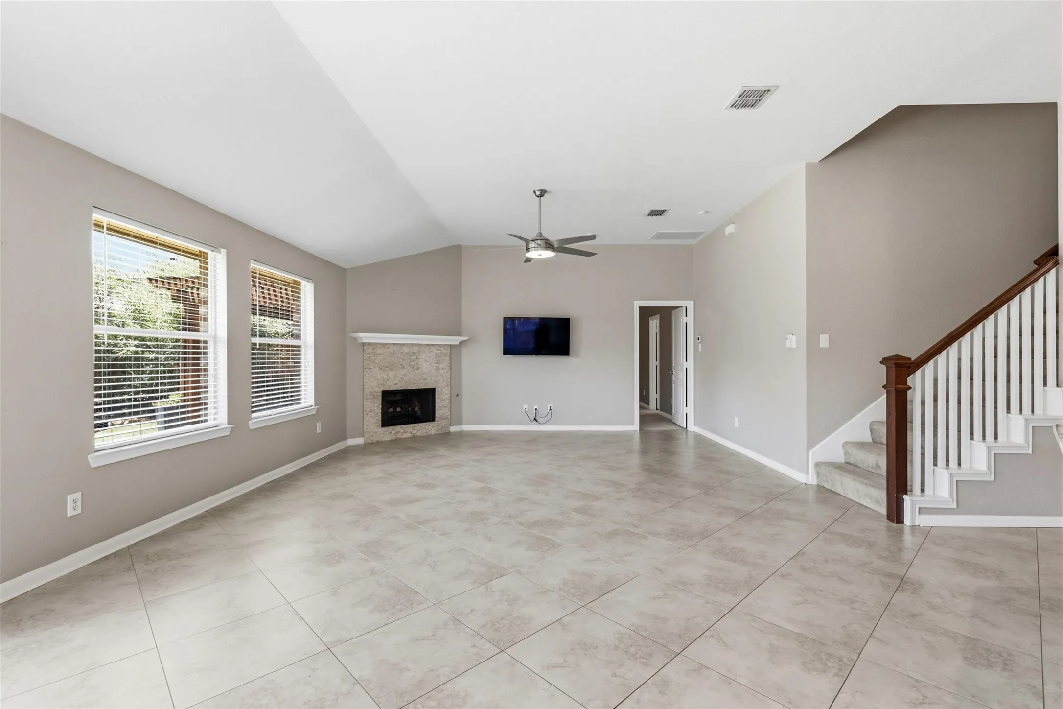 Single Family Residence For Sale in Denton County , 3056 Morning Star Drive, Little Elm, Texas 75068, 4 Bedroom, 3 Bathroom, 2 Garage spaces, 2,643 Sqft, built in 2005, mls#21354270, Real Estate Agent in Little Elm, Homes For Sale in Denton county, Homes For Sale in Little Elm, Realtor in Little Elm Texas, Real Estate Brokerage Independent Realty Texas, Luminita Cordes Realtor