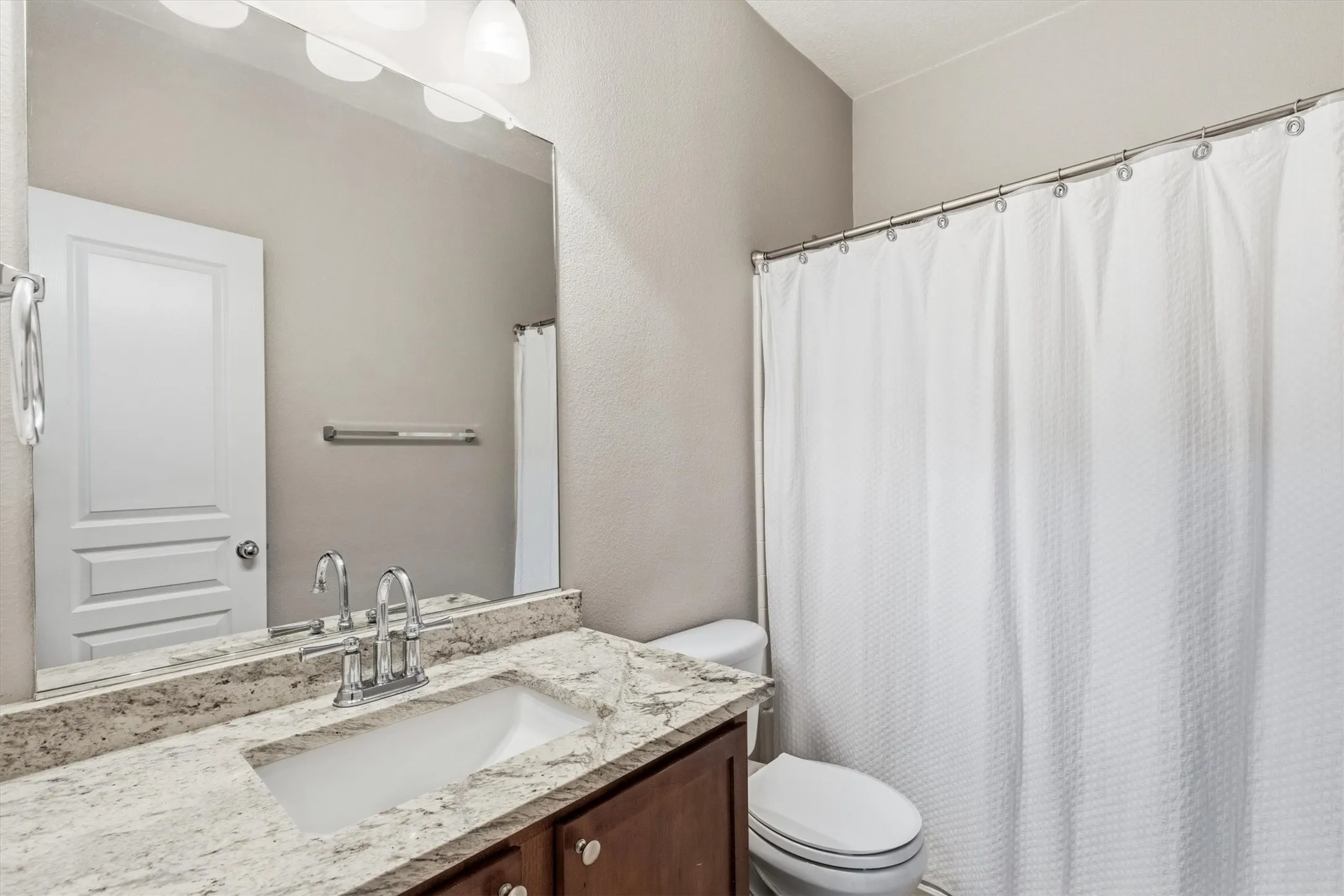 Single Family Residence For Sale in Denton County , 3056 Morning Star Drive, Little Elm, Texas 75068, 4 Bedroom, 3 Bathroom, 2 Garage spaces, 2,643 Sqft, built in 2005, mls#21354270, Real Estate Agent in Little Elm, Homes For Sale in Denton county, Homes For Sale in Little Elm, Realtor in Little Elm Texas, Real Estate Brokerage Independent Realty Texas, Luminita Cordes Realtor