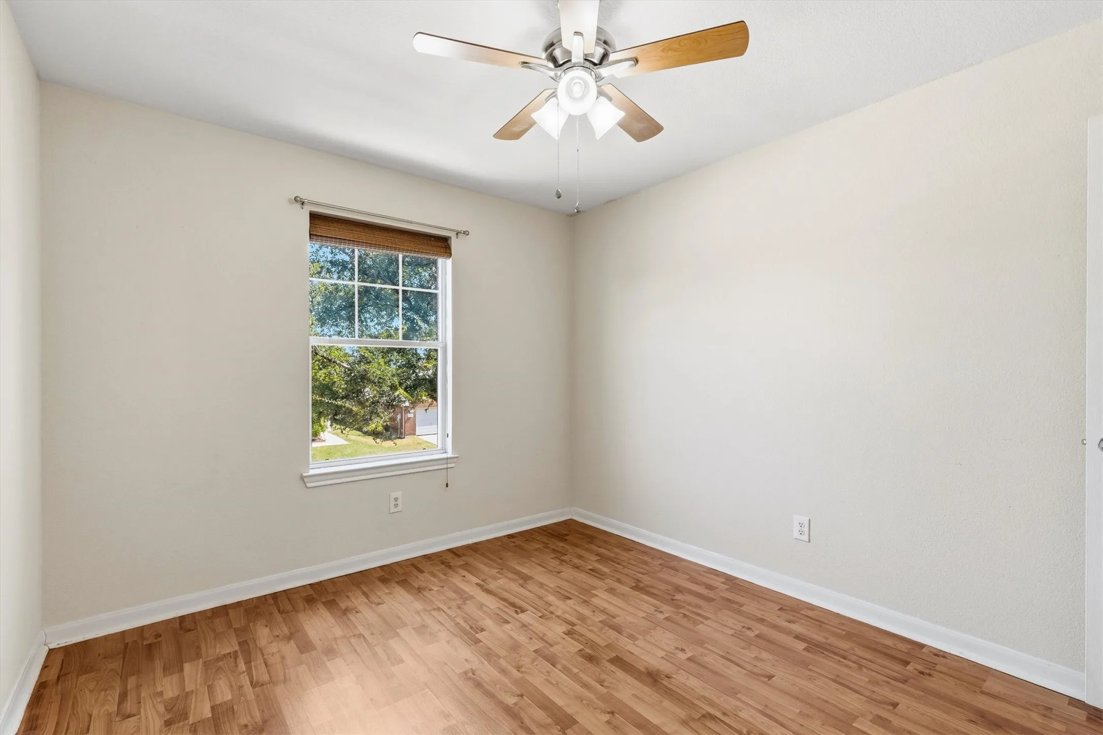 Single Family Residence For Sale in Denton County , 3056 Morning Star Drive, Little Elm, Texas 75068, 4 Bedroom, 3 Bathroom, 2 Garage spaces, 2,643 Sqft, built in 2005, mls#21354270, Real Estate Agent in Little Elm, Homes For Sale in Denton county, Homes For Sale in Little Elm, Realtor in Little Elm Texas, Real Estate Brokerage Independent Realty Texas, Luminita Cordes Realtor