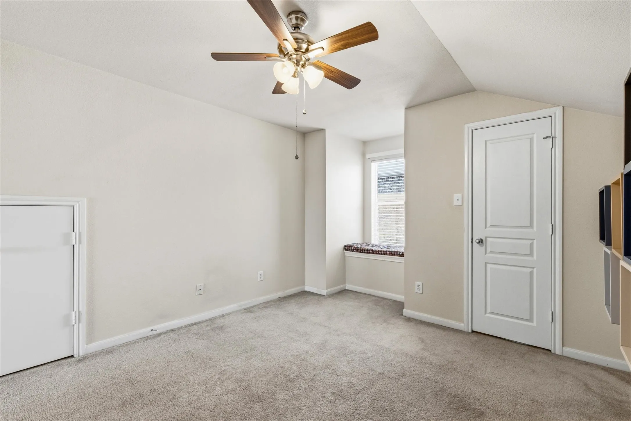 Single Family Residence For Sale in Denton County , 3056 Morning Star Drive, Little Elm, Texas 75068, 4 Bedroom, 3 Bathroom, 2 Garage spaces, 2,643 Sqft, built in 2005, mls#21354270, Real Estate Agent in Little Elm, Homes For Sale in Denton county, Homes For Sale in Little Elm, Realtor in Little Elm Texas, Real Estate Brokerage Independent Realty Texas, Luminita Cordes Realtor