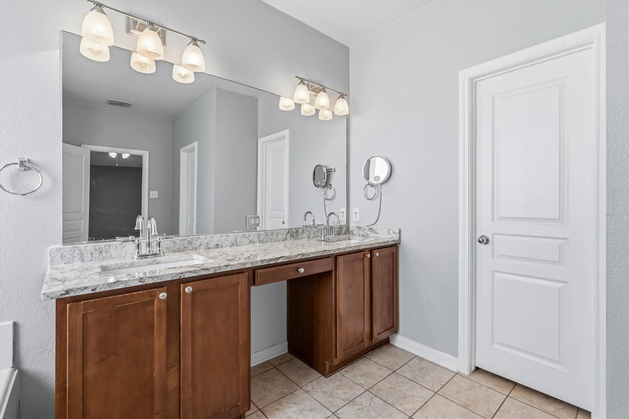 Single Family Residence For Sale in Denton County , 3056 Morning Star Drive, Little Elm, Texas 75068, 4 Bedroom, 3 Bathroom, 2 Garage spaces, 2,643 Sqft, built in 2005, mls#21354270, Real Estate Agent in Little Elm, Homes For Sale in Denton county, Homes For Sale in Little Elm, Realtor in Little Elm Texas, Real Estate Brokerage Independent Realty Texas, Luminita Cordes Realtor