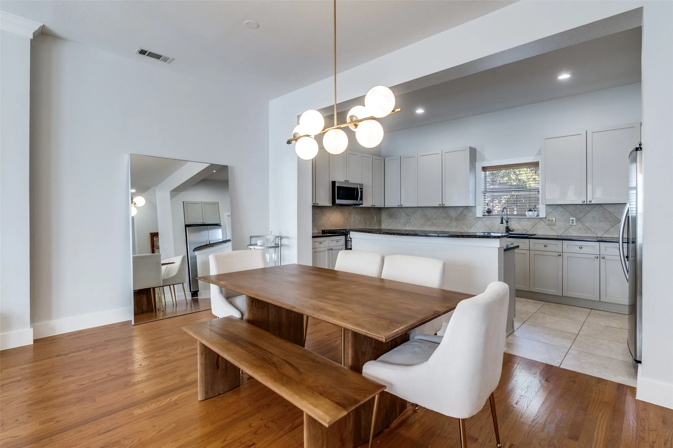Condominium For Sale in Dallas County , 4830 Cedar Springs Road 11, Dallas, Texas 75219, 2 Bedroom, 3 Bathroom, 2 Garage spaces, 1,994 Sqft, built in 2005, mls#21353985, Real Estate Agent in Dallas, Homes For Sale in Dallas county, Homes For Sale in Dallas, Realtor in Dallas Texas, Real Estate Brokerage Independent Realty Texas, Luminita Cordes Realtor