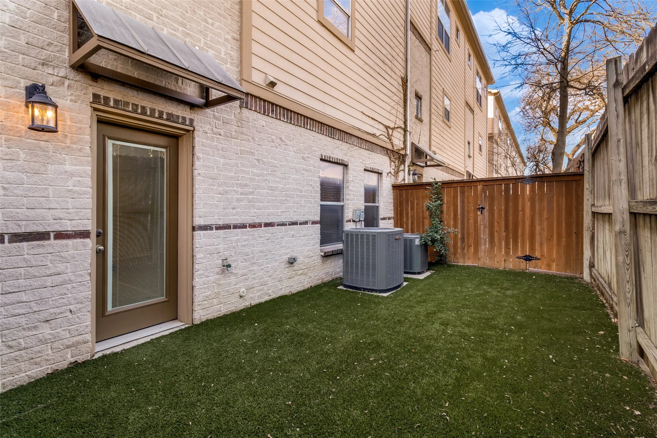 Condominium For Sale in Dallas County , 4830 Cedar Springs Road 11, Dallas, Texas 75219, 2 Bedroom, 3 Bathroom, 2 Garage spaces, 1,994 Sqft, built in 2005, mls#21353985, Real Estate Agent in Dallas, Homes For Sale in Dallas county, Homes For Sale in Dallas, Realtor in Dallas Texas, Real Estate Brokerage Independent Realty Texas, Luminita Cordes Realtor
