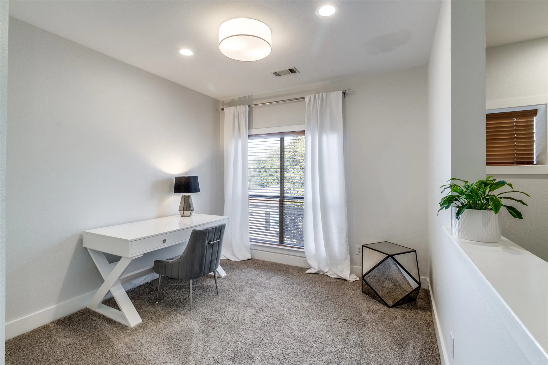 Condominium For Sale in Dallas County , 4830 Cedar Springs Road 11, Dallas, Texas 75219, 2 Bedroom, 3 Bathroom, 2 Garage spaces, 1,994 Sqft, built in 2005, mls#21353985, Real Estate Agent in Dallas, Homes For Sale in Dallas county, Homes For Sale in Dallas, Realtor in Dallas Texas, Real Estate Brokerage Independent Realty Texas, Luminita Cordes Realtor