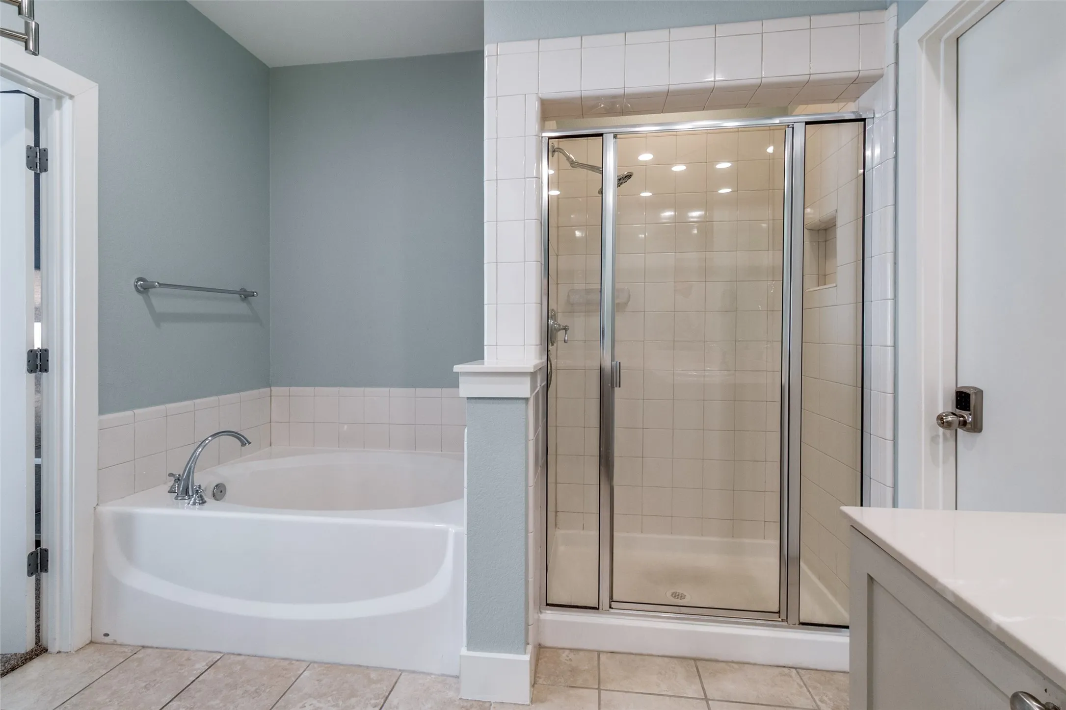 Condominium For Sale in Dallas County , 4830 Cedar Springs Road 11, Dallas, Texas 75219, 2 Bedroom, 3 Bathroom, 2 Garage spaces, 1,994 Sqft, built in 2005, mls#21353985, Real Estate Agent in Dallas, Homes For Sale in Dallas county, Homes For Sale in Dallas, Realtor in Dallas Texas, Real Estate Brokerage Independent Realty Texas, Luminita Cordes Realtor