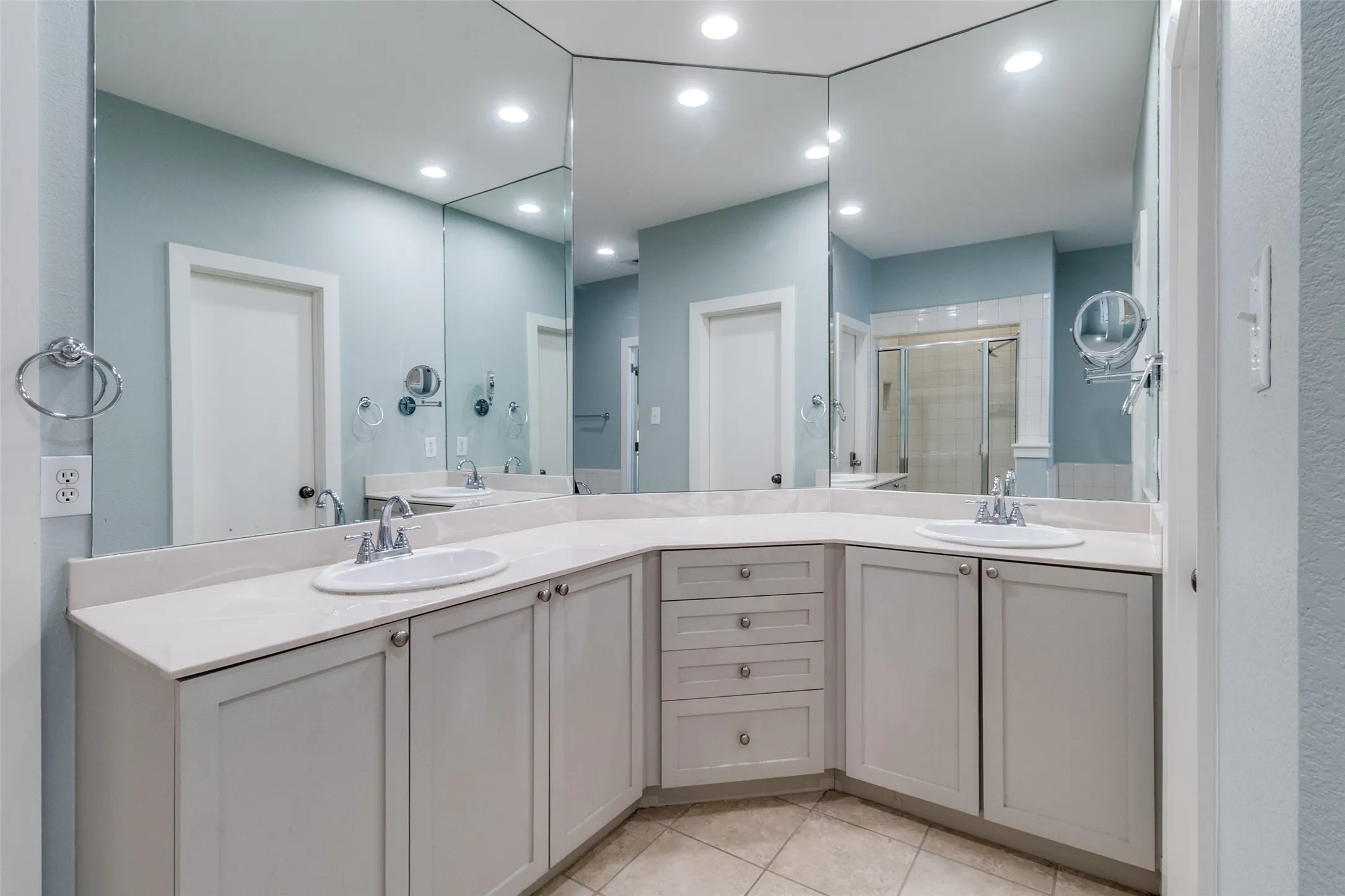 Condominium For Sale in Dallas County , 4830 Cedar Springs Road 11, Dallas, Texas 75219, 2 Bedroom, 3 Bathroom, 2 Garage spaces, 1,994 Sqft, built in 2005, mls#21353985, Real Estate Agent in Dallas, Homes For Sale in Dallas county, Homes For Sale in Dallas, Realtor in Dallas Texas, Real Estate Brokerage Independent Realty Texas, Luminita Cordes Realtor