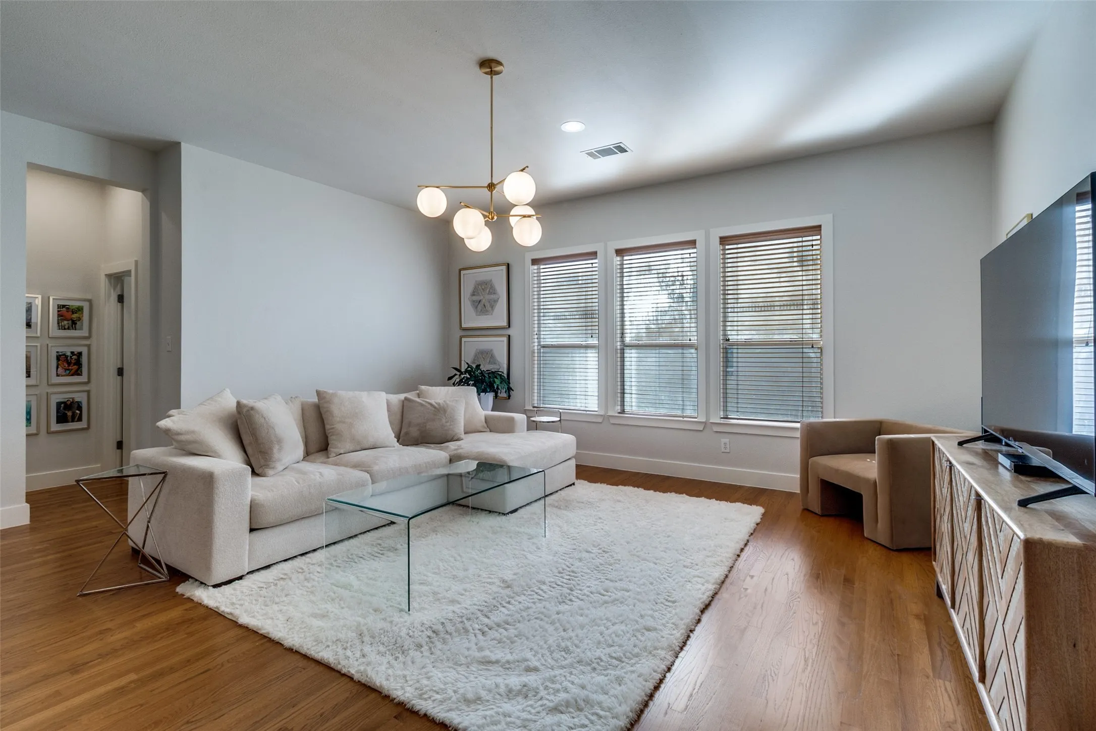 Condominium For Sale in Dallas County , 4830 Cedar Springs Road 11, Dallas, Texas 75219, 2 Bedroom, 3 Bathroom, 2 Garage spaces, 1,994 Sqft, built in 2005, mls#21353985, Real Estate Agent in Dallas, Homes For Sale in Dallas county, Homes For Sale in Dallas, Realtor in Dallas Texas, Real Estate Brokerage Independent Realty Texas, Luminita Cordes Realtor