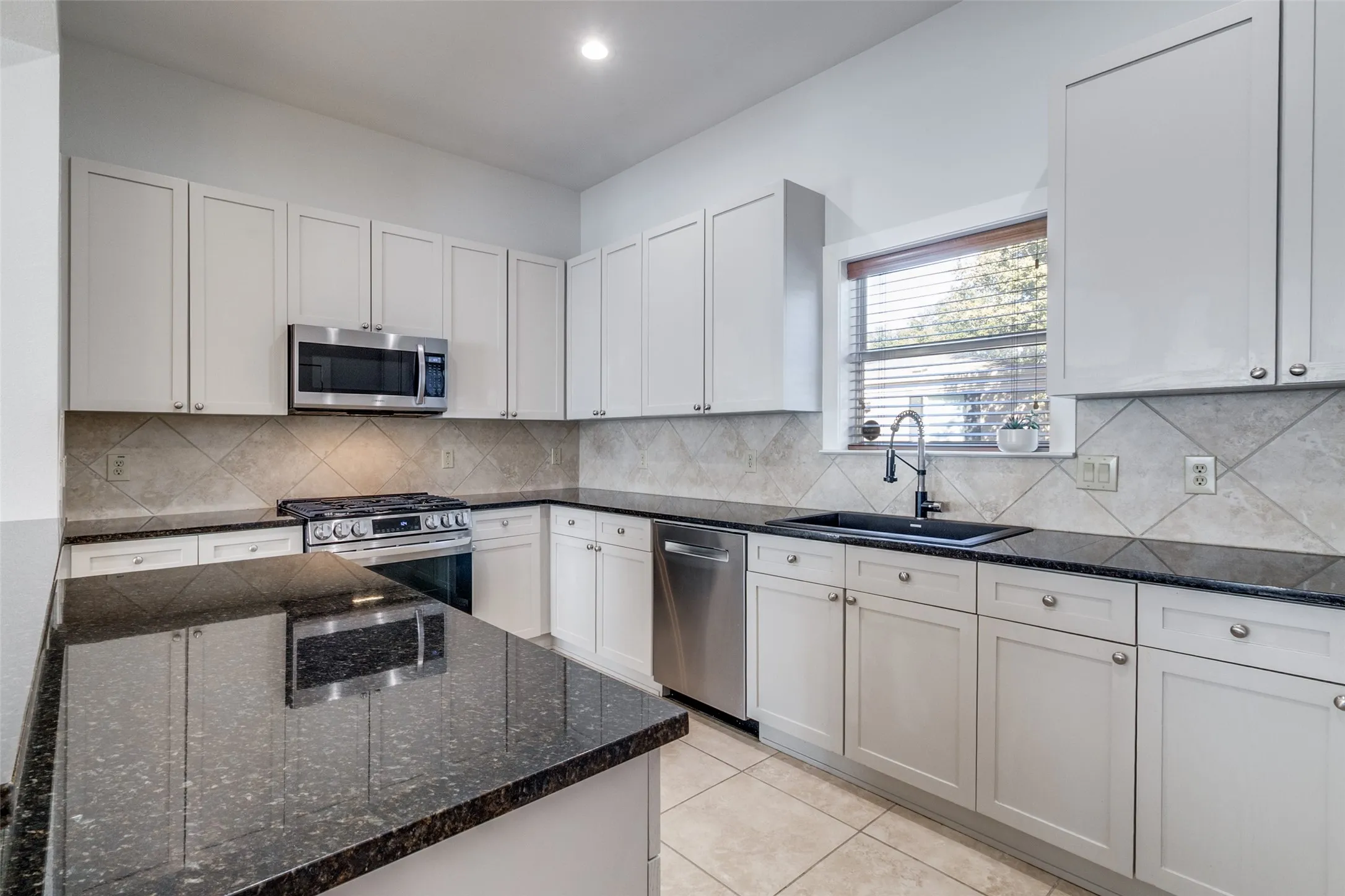 Condominium For Sale in Dallas County , 4830 Cedar Springs Road 11, Dallas, Texas 75219, 2 Bedroom, 3 Bathroom, 2 Garage spaces, 1,994 Sqft, built in 2005, mls#21353985, Real Estate Agent in Dallas, Homes For Sale in Dallas county, Homes For Sale in Dallas, Realtor in Dallas Texas, Real Estate Brokerage Independent Realty Texas, Luminita Cordes Realtor