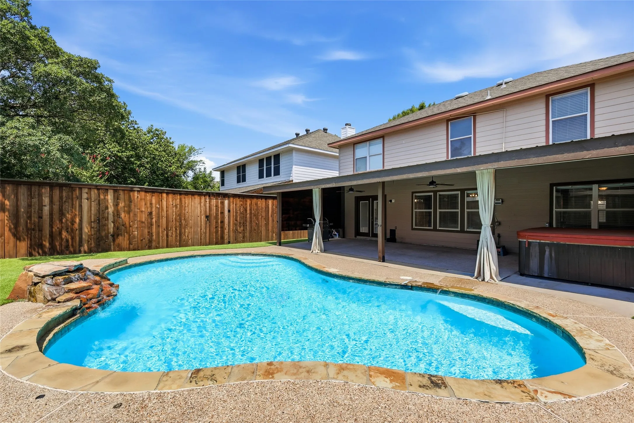 Single Family Residence For Sale in Tarrant County , 3520 Cattlebaron Drive, Fort Worth, Texas 76262, 4 Bedroom, 3 Bathroom, 2 Garage spaces, 2,402 Sqft, built in 2001, mls#21354119, Real Estate Agent in Fort Worth, Homes For Sale in Tarrant county, Homes For Sale in Fort Worth, Realtor in Fort Worth Texas, Real Estate Brokerage Independent Realty Texas, Luminita Cordes Realtor