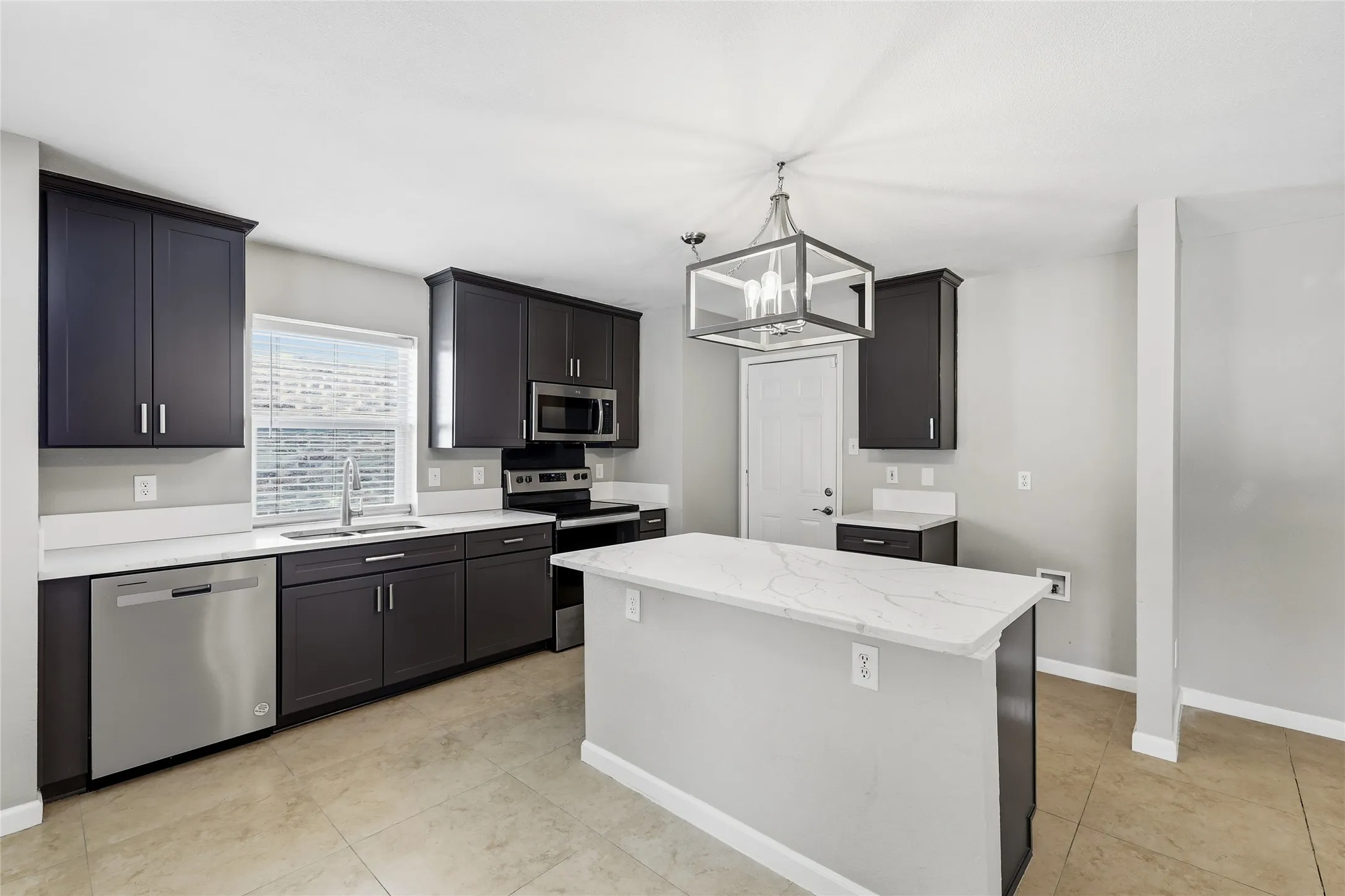 Single Family Residence For Sale in Tarrant County , 3520 Cattlebaron Drive, Fort Worth, Texas 76262, 4 Bedroom, 3 Bathroom, 2 Garage spaces, 2,402 Sqft, built in 2001, mls#21354119, Real Estate Agent in Fort Worth, Homes For Sale in Tarrant county, Homes For Sale in Fort Worth, Realtor in Fort Worth Texas, Real Estate Brokerage Independent Realty Texas, Luminita Cordes Realtor