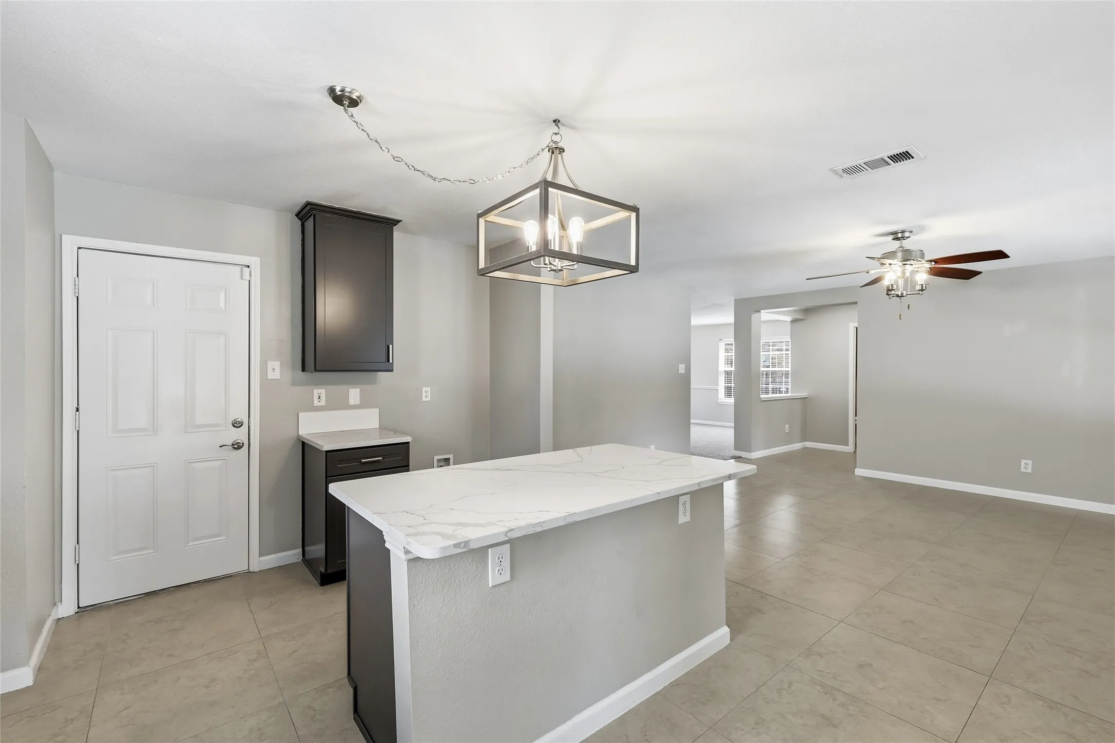 Single Family Residence For Sale in Tarrant County , 3520 Cattlebaron Drive, Fort Worth, Texas 76262, 4 Bedroom, 3 Bathroom, 2 Garage spaces, 2,402 Sqft, built in 2001, mls#21354119, Real Estate Agent in Fort Worth, Homes For Sale in Tarrant county, Homes For Sale in Fort Worth, Realtor in Fort Worth Texas, Real Estate Brokerage Independent Realty Texas, Luminita Cordes Realtor