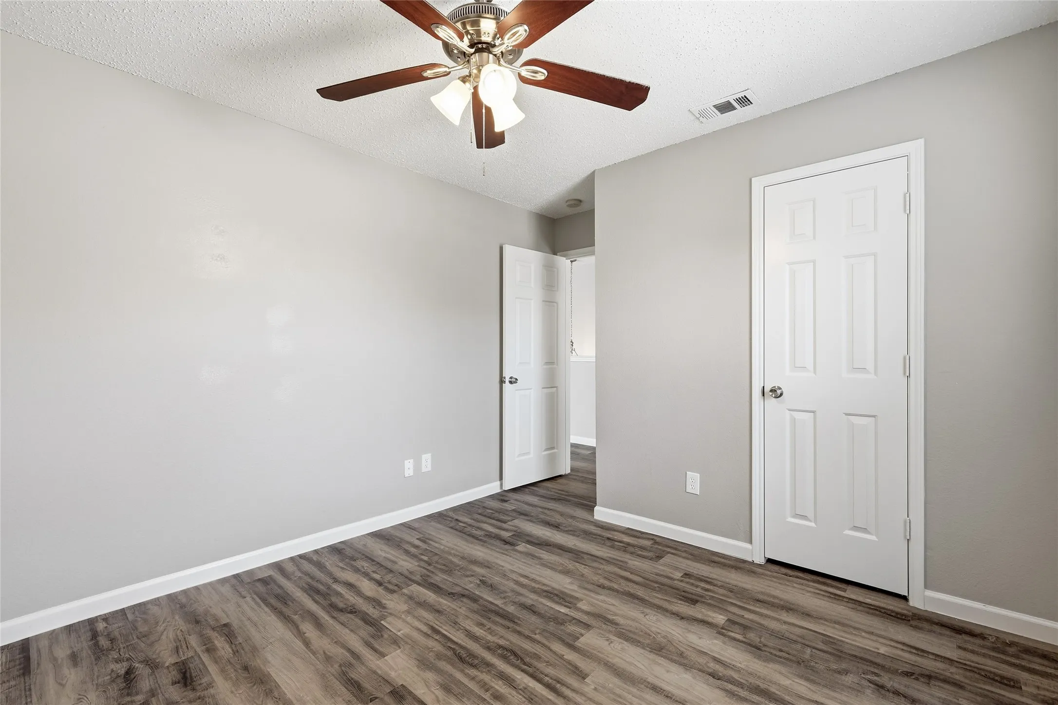 Single Family Residence For Sale in Tarrant County , 3520 Cattlebaron Drive, Fort Worth, Texas 76262, 4 Bedroom, 3 Bathroom, 2 Garage spaces, 2,402 Sqft, built in 2001, mls#21354119, Real Estate Agent in Fort Worth, Homes For Sale in Tarrant county, Homes For Sale in Fort Worth, Realtor in Fort Worth Texas, Real Estate Brokerage Independent Realty Texas, Luminita Cordes Realtor