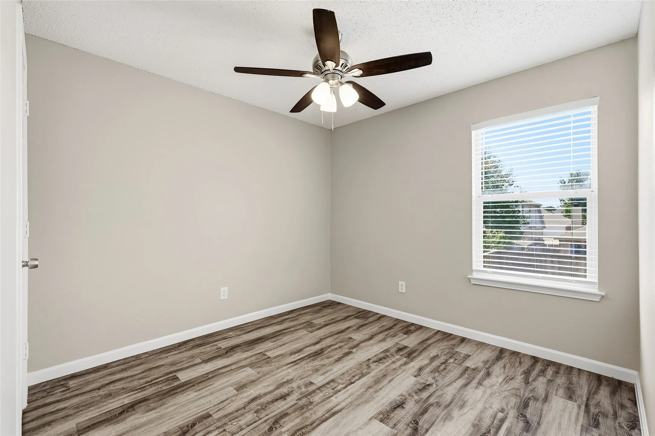 Single Family Residence For Sale in Tarrant County , 3520 Cattlebaron Drive, Fort Worth, Texas 76262, 4 Bedroom, 3 Bathroom, 2 Garage spaces, 2,402 Sqft, built in 2001, mls#21354119, Real Estate Agent in Fort Worth, Homes For Sale in Tarrant county, Homes For Sale in Fort Worth, Realtor in Fort Worth Texas, Real Estate Brokerage Independent Realty Texas, Luminita Cordes Realtor