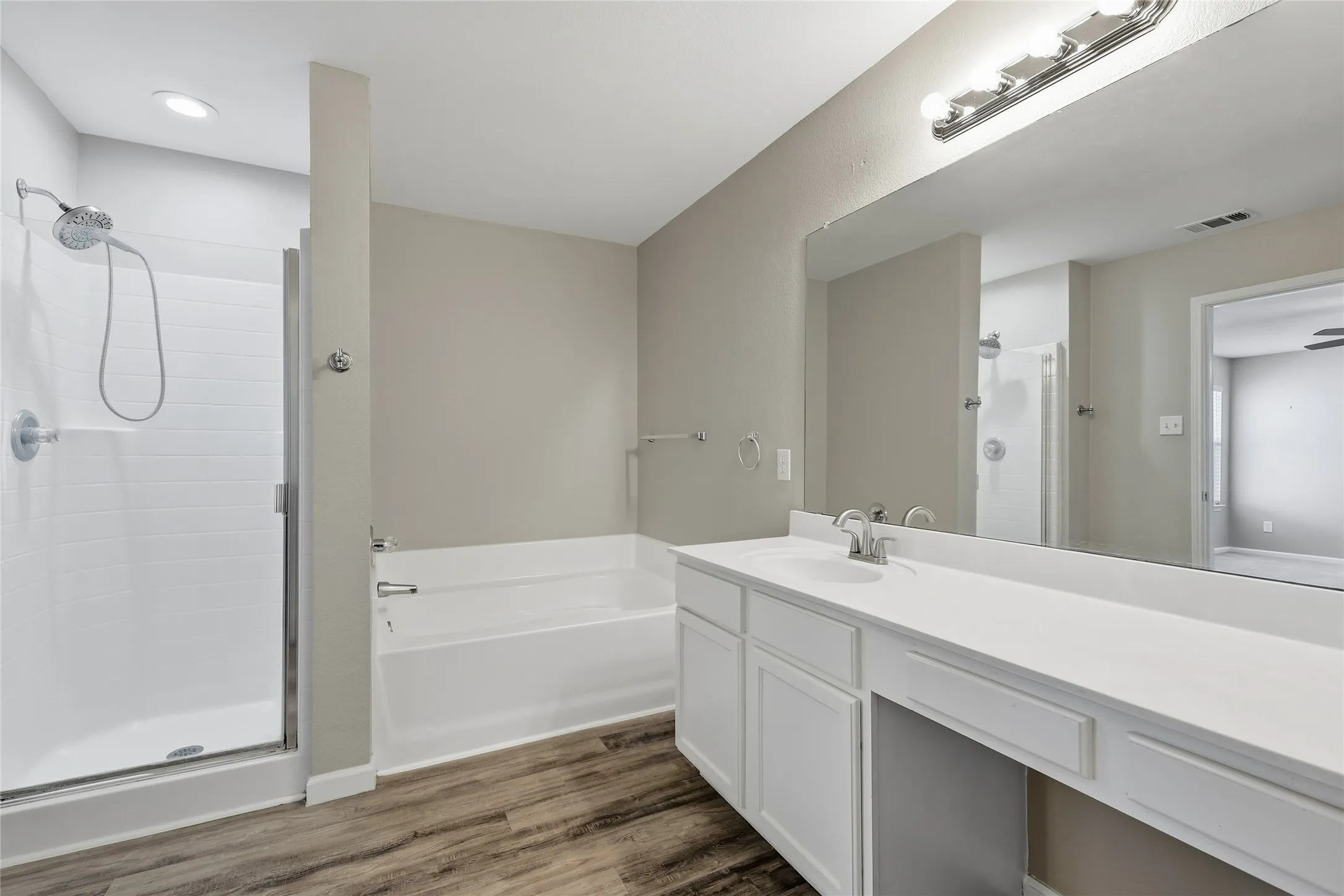 Single Family Residence For Sale in Tarrant County , 3520 Cattlebaron Drive, Fort Worth, Texas 76262, 4 Bedroom, 3 Bathroom, 2 Garage spaces, 2,402 Sqft, built in 2001, mls#21354119, Real Estate Agent in Fort Worth, Homes For Sale in Tarrant county, Homes For Sale in Fort Worth, Realtor in Fort Worth Texas, Real Estate Brokerage Independent Realty Texas, Luminita Cordes Realtor
