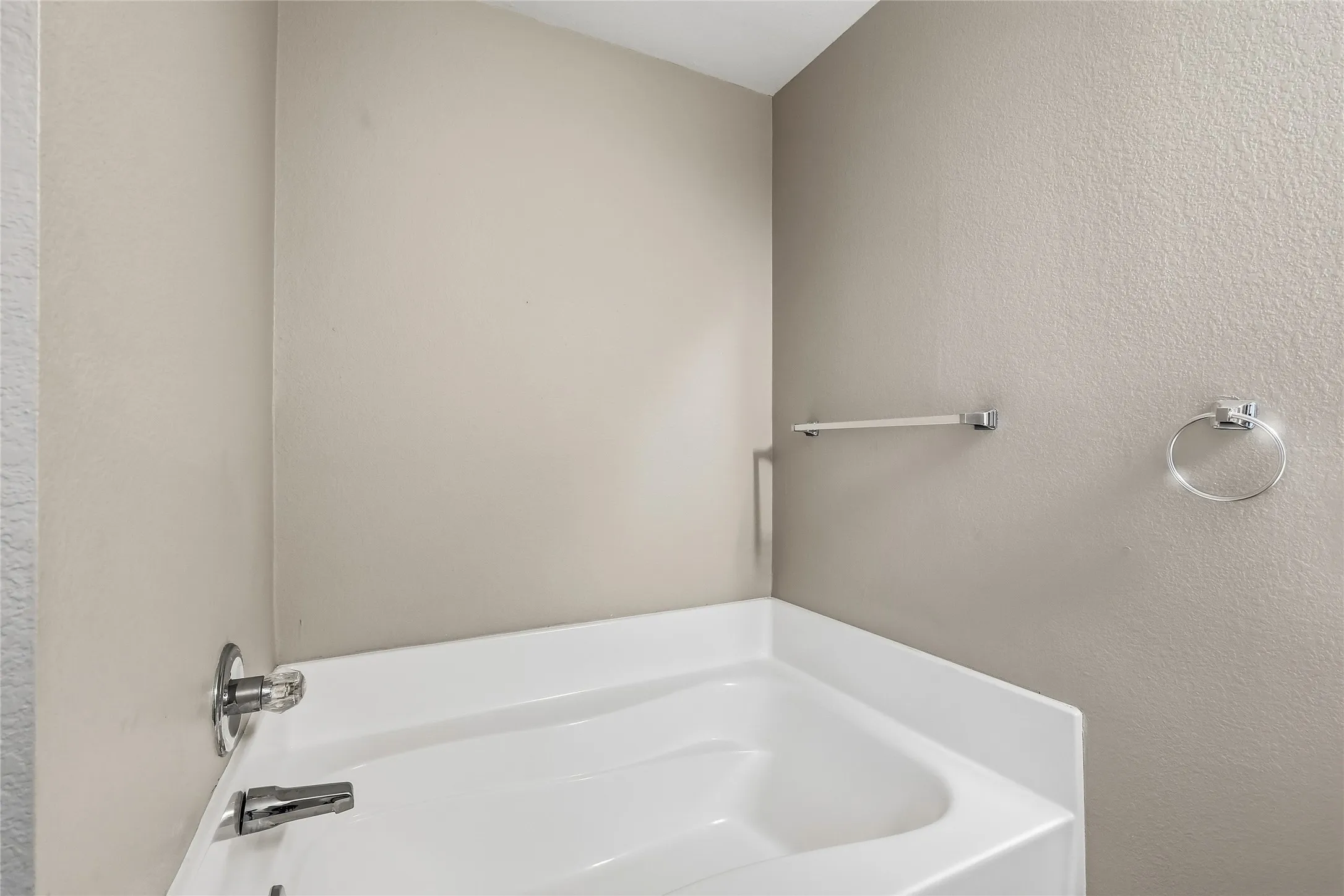 Single Family Residence For Sale in Tarrant County , 3520 Cattlebaron Drive, Fort Worth, Texas 76262, 4 Bedroom, 3 Bathroom, 2 Garage spaces, 2,402 Sqft, built in 2001, mls#21354119, Real Estate Agent in Fort Worth, Homes For Sale in Tarrant county, Homes For Sale in Fort Worth, Realtor in Fort Worth Texas, Real Estate Brokerage Independent Realty Texas, Luminita Cordes Realtor