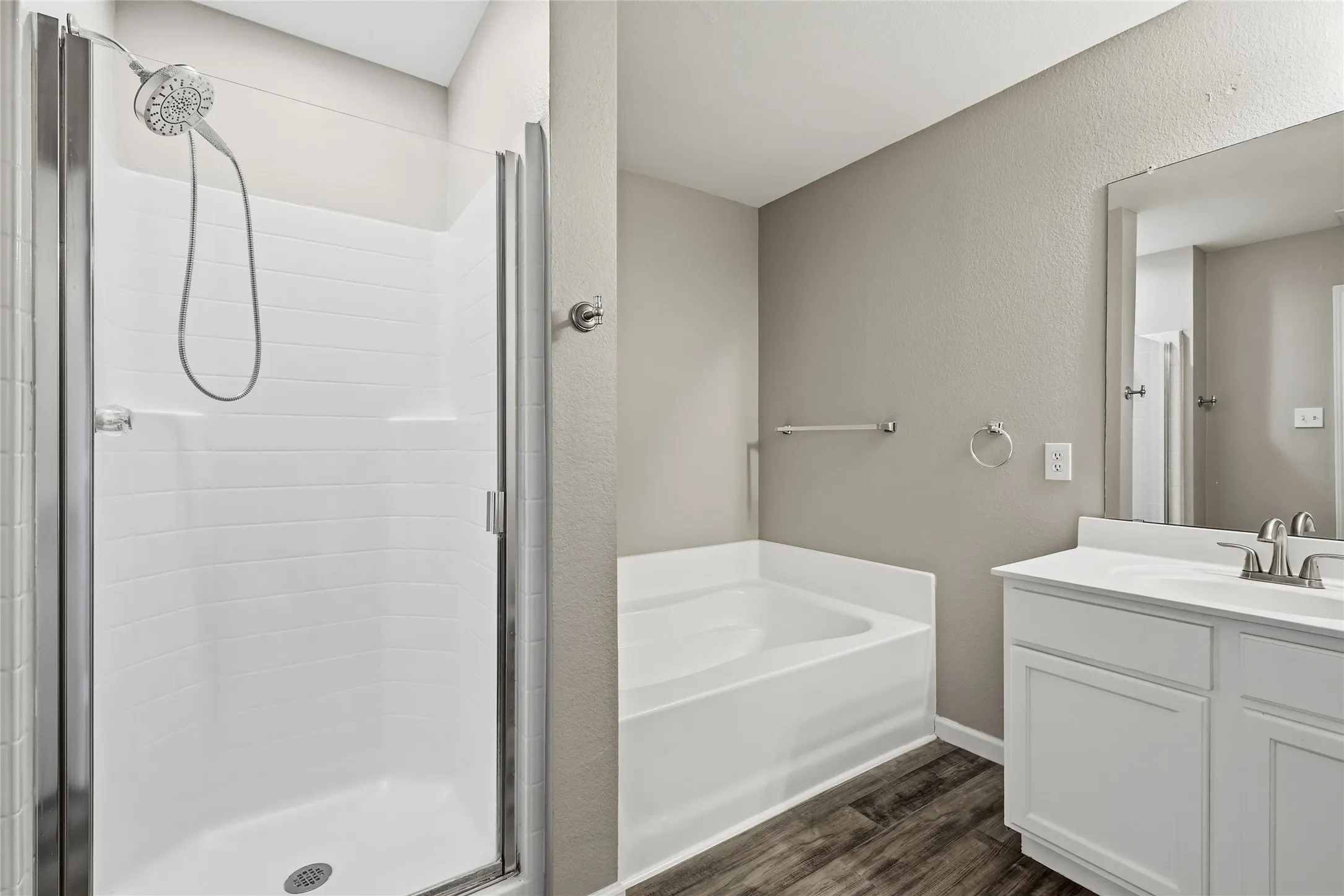 Single Family Residence For Sale in Tarrant County , 3520 Cattlebaron Drive, Fort Worth, Texas 76262, 4 Bedroom, 3 Bathroom, 2 Garage spaces, 2,402 Sqft, built in 2001, mls#21354119, Real Estate Agent in Fort Worth, Homes For Sale in Tarrant county, Homes For Sale in Fort Worth, Realtor in Fort Worth Texas, Real Estate Brokerage Independent Realty Texas, Luminita Cordes Realtor