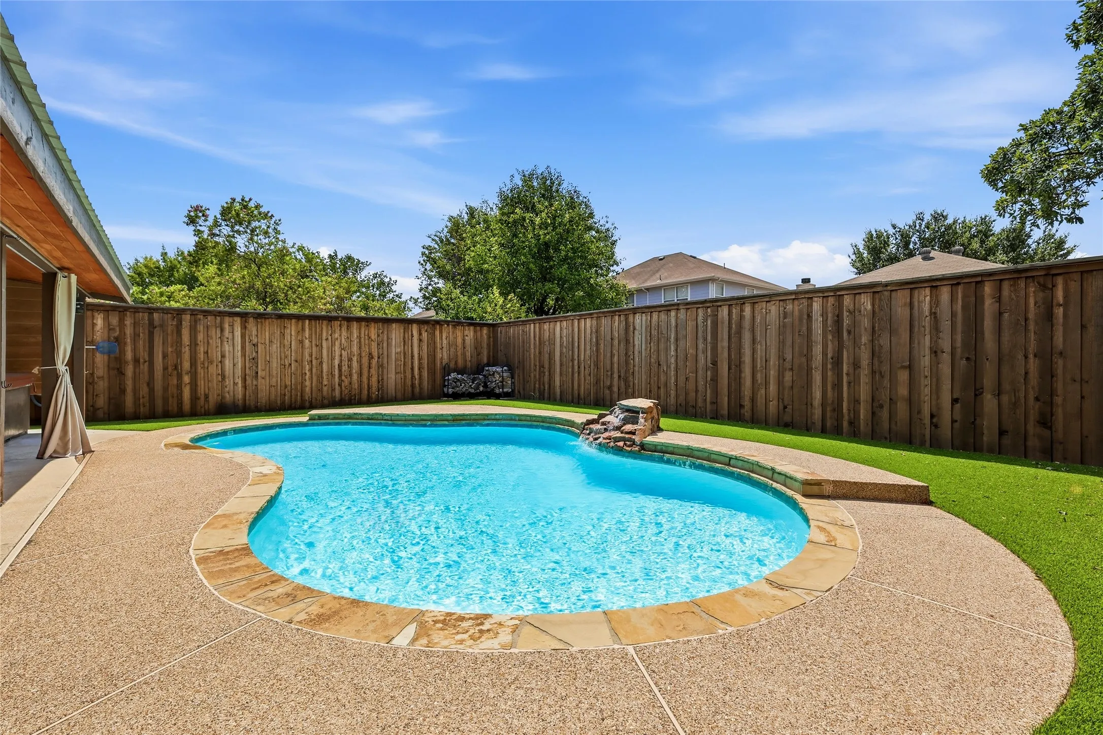 Single Family Residence For Sale in Tarrant County , 3520 Cattlebaron Drive, Fort Worth, Texas 76262, 4 Bedroom, 3 Bathroom, 2 Garage spaces, 2,402 Sqft, built in 2001, mls#21354119, Real Estate Agent in Fort Worth, Homes For Sale in Tarrant county, Homes For Sale in Fort Worth, Realtor in Fort Worth Texas, Real Estate Brokerage Independent Realty Texas, Luminita Cordes Realtor