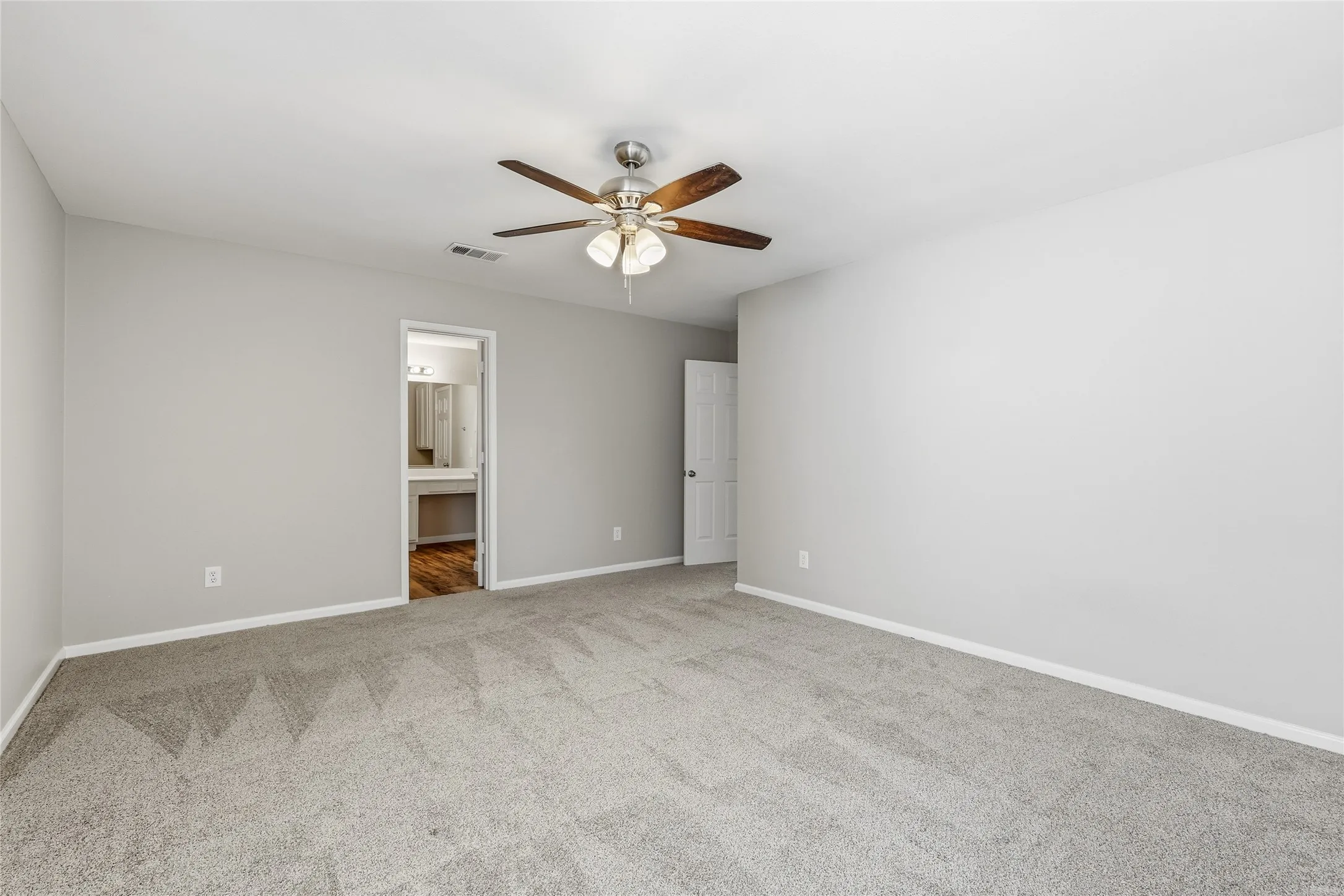 Single Family Residence For Sale in Tarrant County , 3520 Cattlebaron Drive, Fort Worth, Texas 76262, 4 Bedroom, 3 Bathroom, 2 Garage spaces, 2,402 Sqft, built in 2001, mls#21354119, Real Estate Agent in Fort Worth, Homes For Sale in Tarrant county, Homes For Sale in Fort Worth, Realtor in Fort Worth Texas, Real Estate Brokerage Independent Realty Texas, Luminita Cordes Realtor