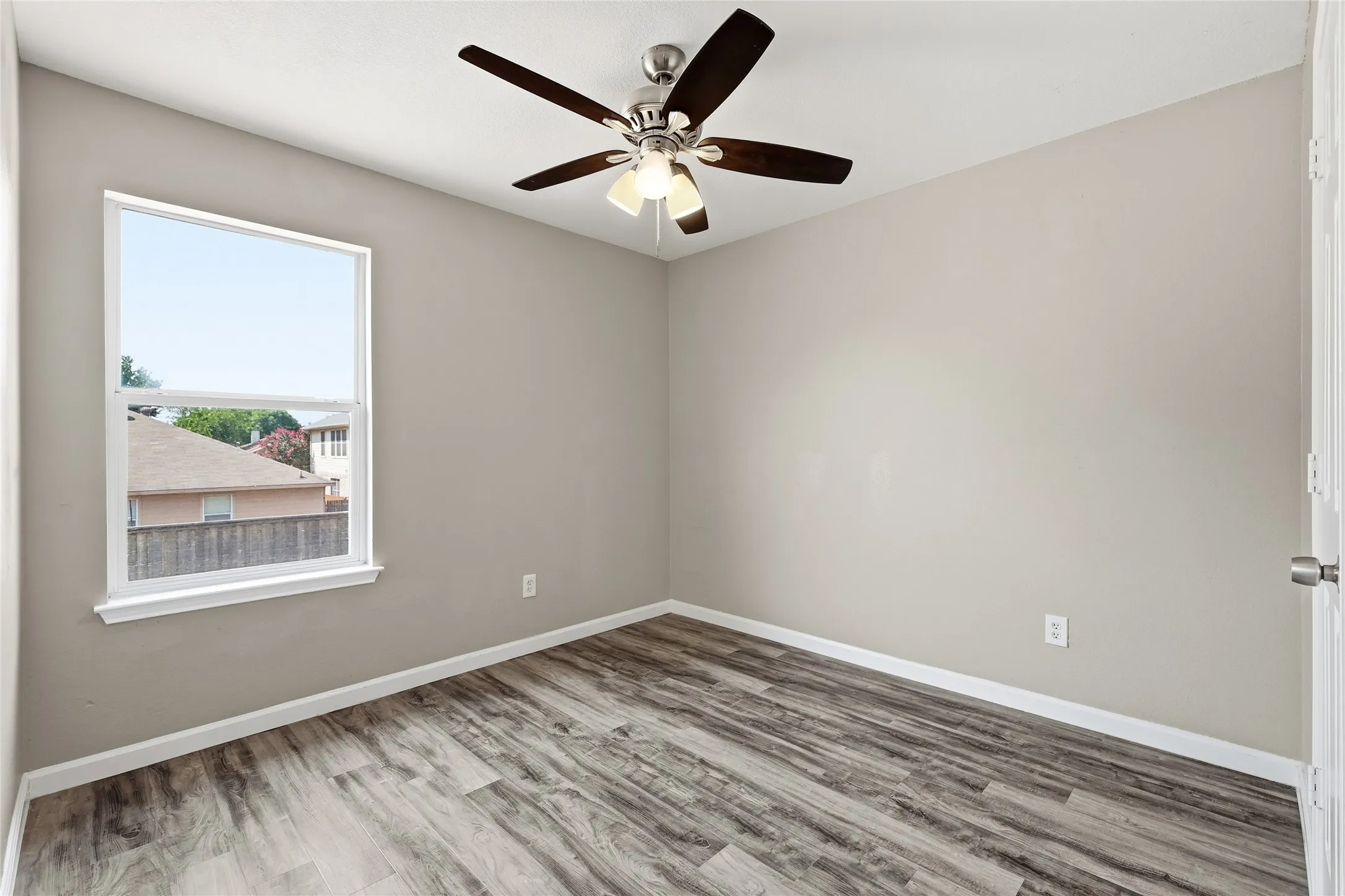 Single Family Residence For Sale in Tarrant County , 3520 Cattlebaron Drive, Fort Worth, Texas 76262, 4 Bedroom, 3 Bathroom, 2 Garage spaces, 2,402 Sqft, built in 2001, mls#21354119, Real Estate Agent in Fort Worth, Homes For Sale in Tarrant county, Homes For Sale in Fort Worth, Realtor in Fort Worth Texas, Real Estate Brokerage Independent Realty Texas, Luminita Cordes Realtor