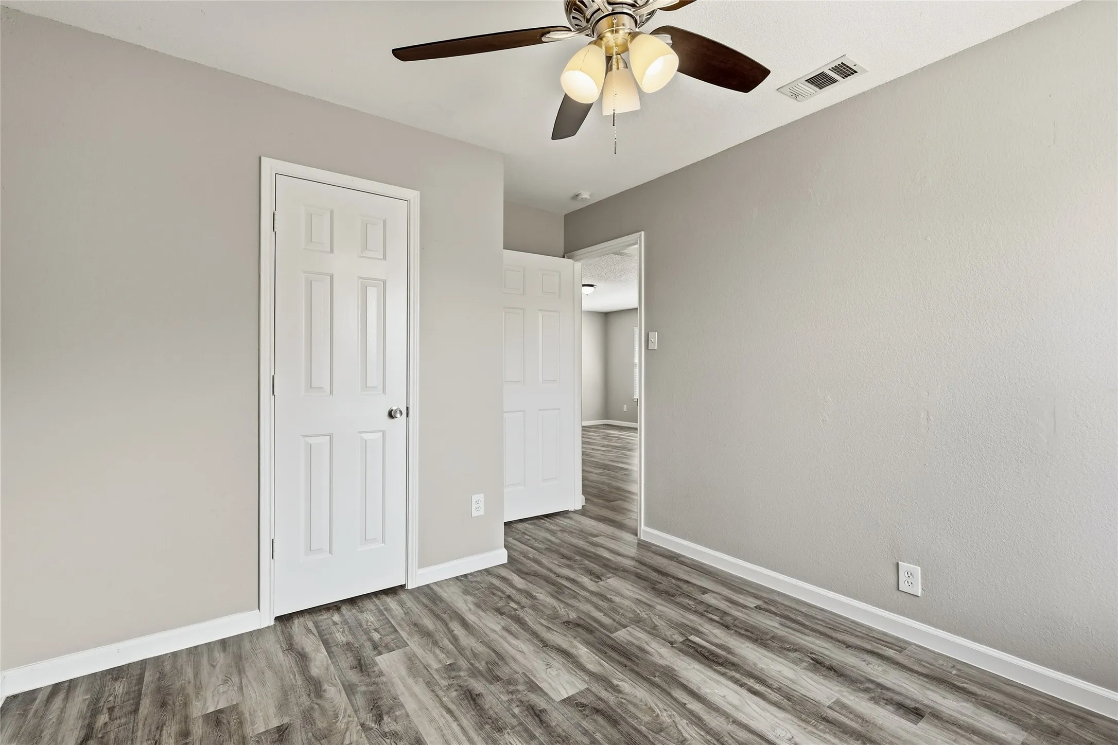Single Family Residence For Sale in Tarrant County , 3520 Cattlebaron Drive, Fort Worth, Texas 76262, 4 Bedroom, 3 Bathroom, 2 Garage spaces, 2,402 Sqft, built in 2001, mls#21354119, Real Estate Agent in Fort Worth, Homes For Sale in Tarrant county, Homes For Sale in Fort Worth, Realtor in Fort Worth Texas, Real Estate Brokerage Independent Realty Texas, Luminita Cordes Realtor