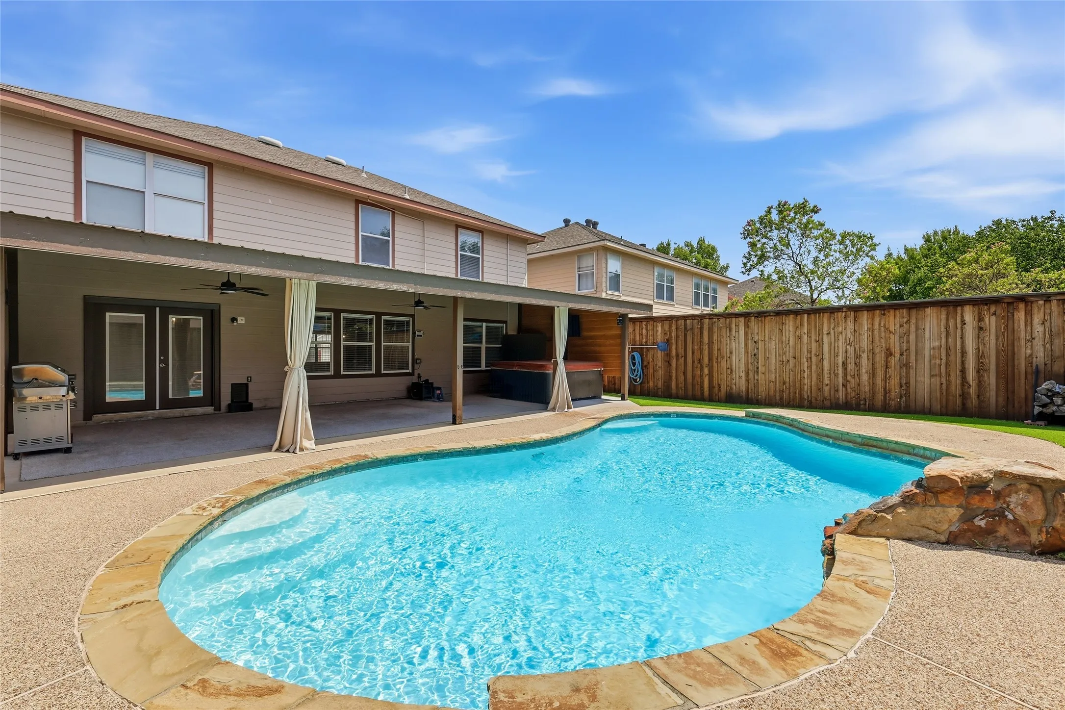 Single Family Residence For Sale in Tarrant County , 3520 Cattlebaron Drive, Fort Worth, Texas 76262, 4 Bedroom, 3 Bathroom, 2 Garage spaces, 2,402 Sqft, built in 2001, mls#21354119, Real Estate Agent in Fort Worth, Homes For Sale in Tarrant county, Homes For Sale in Fort Worth, Realtor in Fort Worth Texas, Real Estate Brokerage Independent Realty Texas, Luminita Cordes Realtor
