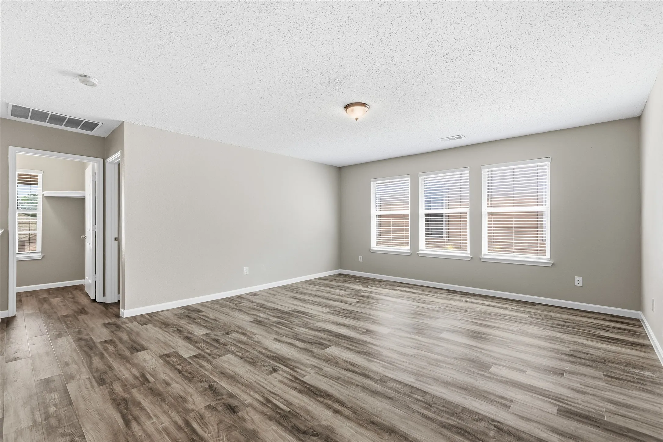 Single Family Residence For Sale in Tarrant County , 3520 Cattlebaron Drive, Fort Worth, Texas 76262, 4 Bedroom, 3 Bathroom, 2 Garage spaces, 2,402 Sqft, built in 2001, mls#21354119, Real Estate Agent in Fort Worth, Homes For Sale in Tarrant county, Homes For Sale in Fort Worth, Realtor in Fort Worth Texas, Real Estate Brokerage Independent Realty Texas, Luminita Cordes Realtor