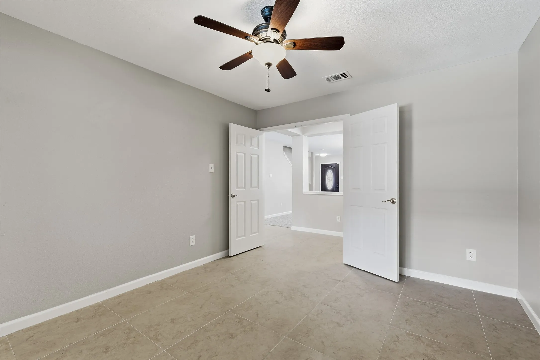 Single Family Residence For Sale in Tarrant County , 3520 Cattlebaron Drive, Fort Worth, Texas 76262, 4 Bedroom, 3 Bathroom, 2 Garage spaces, 2,402 Sqft, built in 2001, mls#21354119, Real Estate Agent in Fort Worth, Homes For Sale in Tarrant county, Homes For Sale in Fort Worth, Realtor in Fort Worth Texas, Real Estate Brokerage Independent Realty Texas, Luminita Cordes Realtor