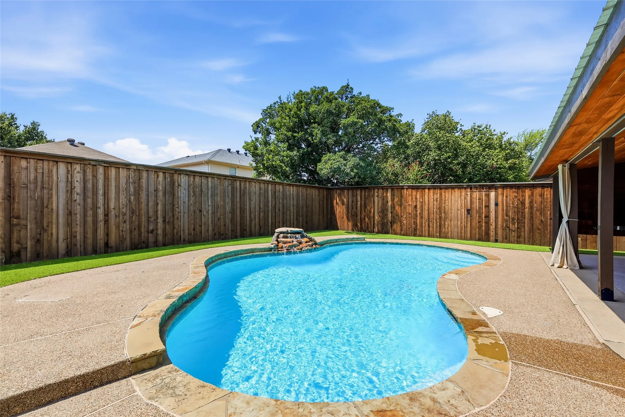 Single Family Residence For Sale in Tarrant County , 3520 Cattlebaron Drive, Fort Worth, Texas 76262, 4 Bedroom, 3 Bathroom, 2 Garage spaces, 2,402 Sqft, built in 2001, mls#21354119, Real Estate Agent in Fort Worth, Homes For Sale in Tarrant county, Homes For Sale in Fort Worth, Realtor in Fort Worth Texas, Real Estate Brokerage Independent Realty Texas, Luminita Cordes Realtor