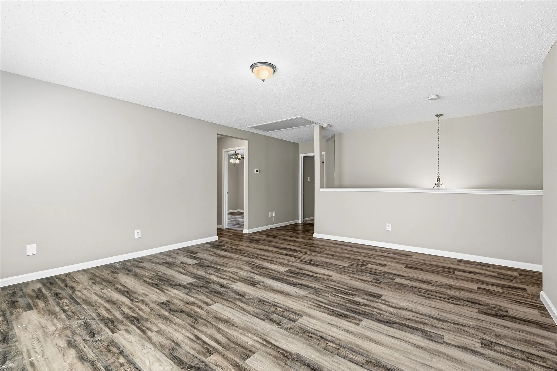 Single Family Residence For Sale in Tarrant County , 3520 Cattlebaron Drive, Fort Worth, Texas 76262, 4 Bedroom, 3 Bathroom, 2 Garage spaces, 2,402 Sqft, built in 2001, mls#21354119, Real Estate Agent in Fort Worth, Homes For Sale in Tarrant county, Homes For Sale in Fort Worth, Realtor in Fort Worth Texas, Real Estate Brokerage Independent Realty Texas, Luminita Cordes Realtor