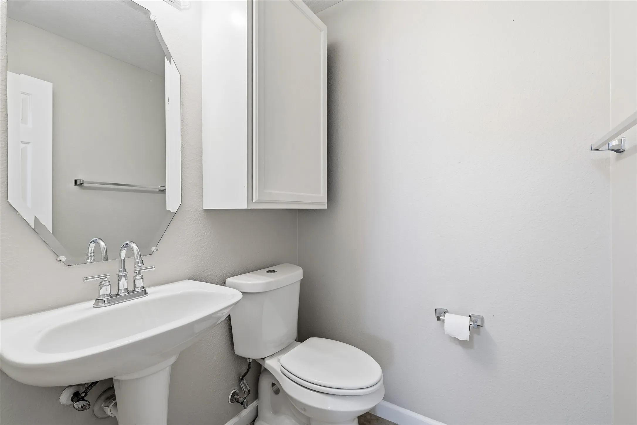 Single Family Residence For Sale in Tarrant County , 3520 Cattlebaron Drive, Fort Worth, Texas 76262, 4 Bedroom, 3 Bathroom, 2 Garage spaces, 2,402 Sqft, built in 2001, mls#21354119, Real Estate Agent in Fort Worth, Homes For Sale in Tarrant county, Homes For Sale in Fort Worth, Realtor in Fort Worth Texas, Real Estate Brokerage Independent Realty Texas, Luminita Cordes Realtor