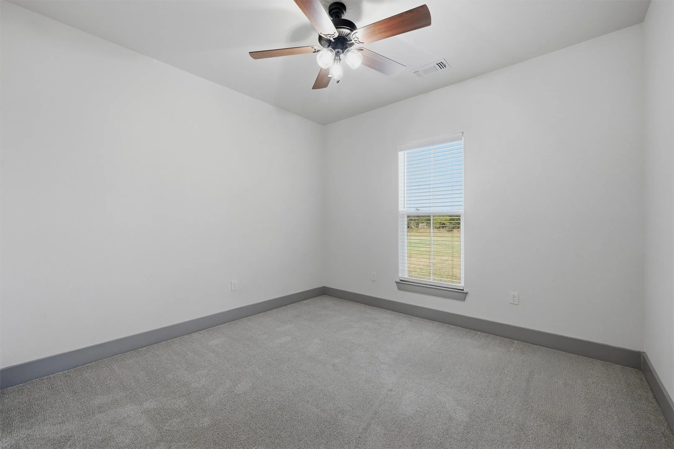 Single Family Residence For Sale in Grayson County , 237 Gun Club Road, Denison, Texas 75021, 3 Bedroom, 3 Bathroom, 2 Garage spaces, 1,600 Sqft, built in 2023, mls#21354305, Real Estate Agent in Denison, Homes For Sale in Grayson county, Homes For Sale in Denison, Realtor in Denison Texas, Real Estate Brokerage Independent Realty Texas, Luminita Cordes Realtor