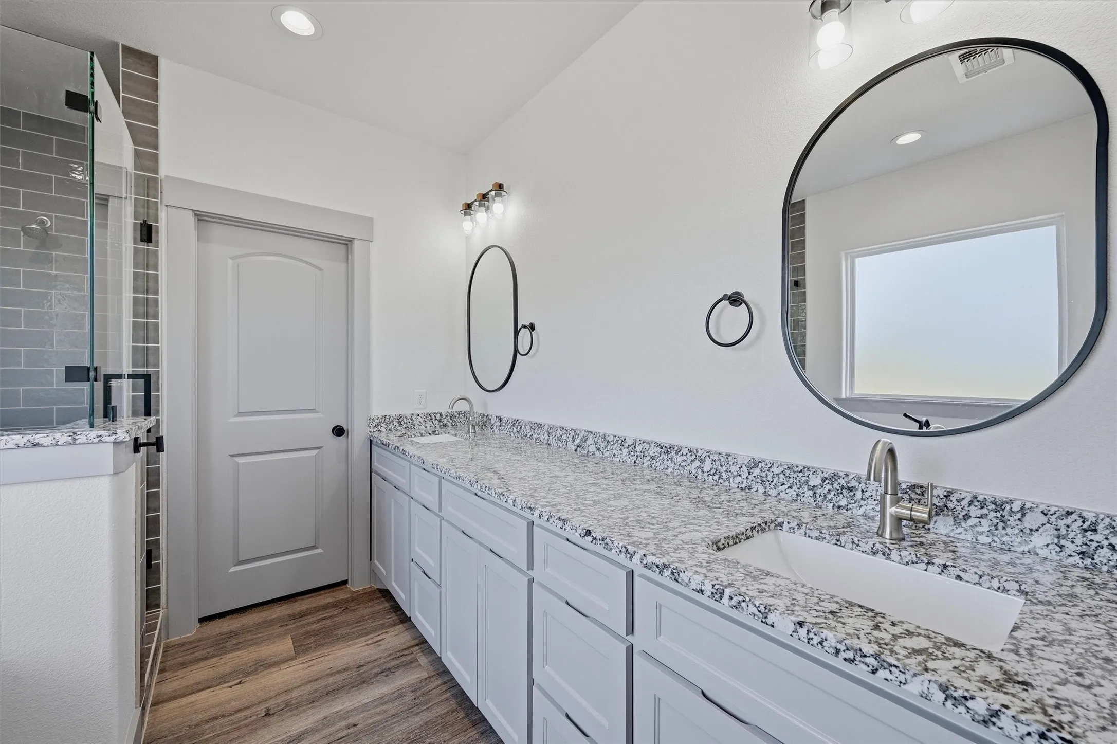 Single Family Residence For Sale in Grayson County , 237 Gun Club Road, Denison, Texas 75021, 3 Bedroom, 3 Bathroom, 2 Garage spaces, 1,600 Sqft, built in 2023, mls#21354305, Real Estate Agent in Denison, Homes For Sale in Grayson county, Homes For Sale in Denison, Realtor in Denison Texas, Real Estate Brokerage Independent Realty Texas, Luminita Cordes Realtor