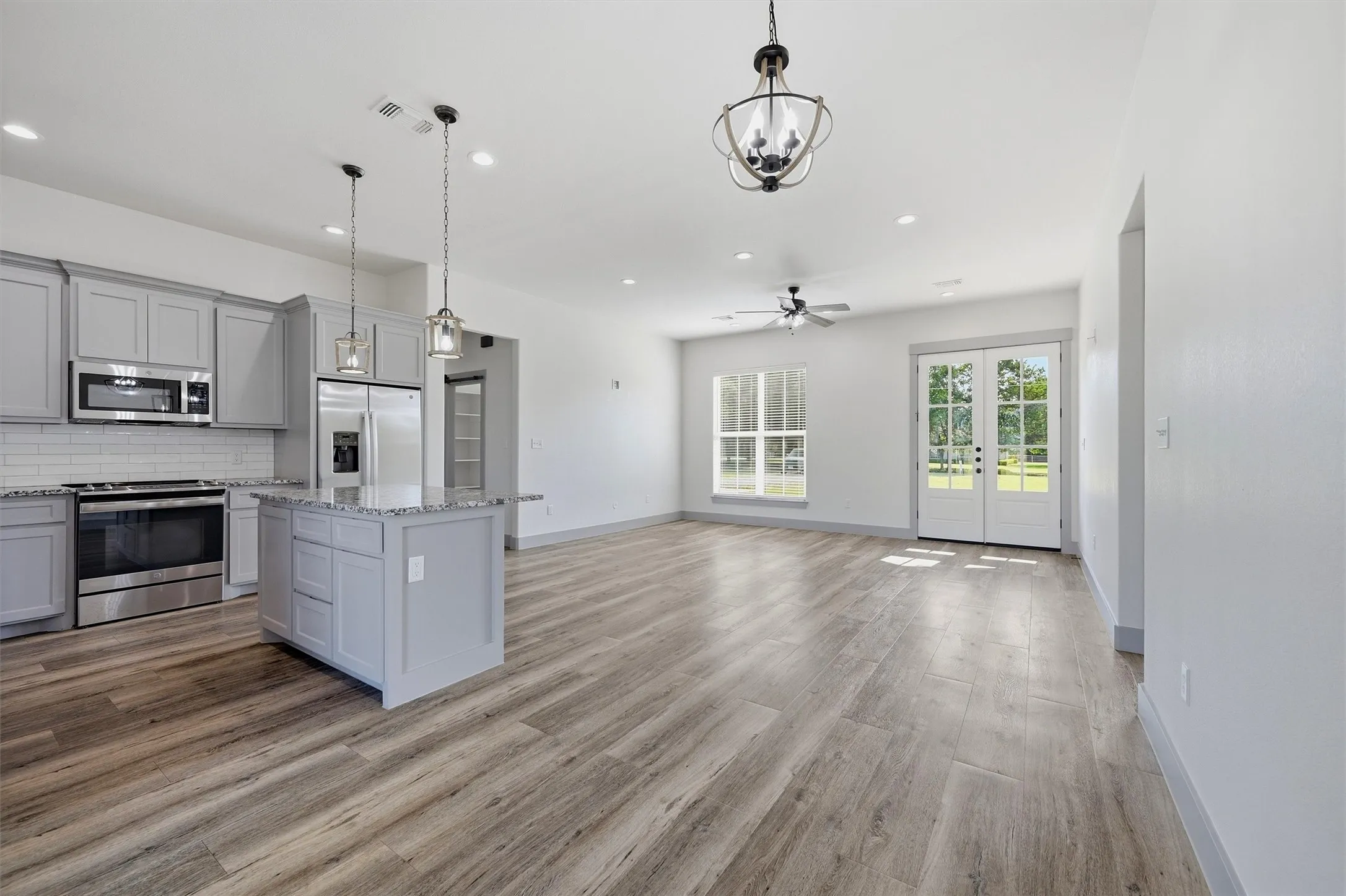 Single Family Residence For Sale in Grayson County , 237 Gun Club Road, Denison, Texas 75021, 3 Bedroom, 3 Bathroom, 2 Garage spaces, 1,600 Sqft, built in 2023, mls#21354305, Real Estate Agent in Denison, Homes For Sale in Grayson county, Homes For Sale in Denison, Realtor in Denison Texas, Real Estate Brokerage Independent Realty Texas, Luminita Cordes Realtor