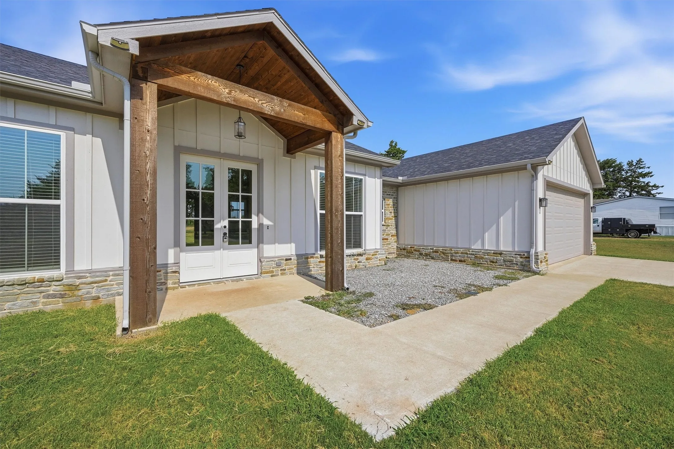 Single Family Residence For Sale in Grayson County , 237 Gun Club Road, Denison, Texas 75021, 3 Bedroom, 3 Bathroom, 2 Garage spaces, 1,600 Sqft, built in 2023, mls#21354305, Real Estate Agent in Denison, Homes For Sale in Grayson county, Homes For Sale in Denison, Realtor in Denison Texas, Real Estate Brokerage Independent Realty Texas, Luminita Cordes Realtor