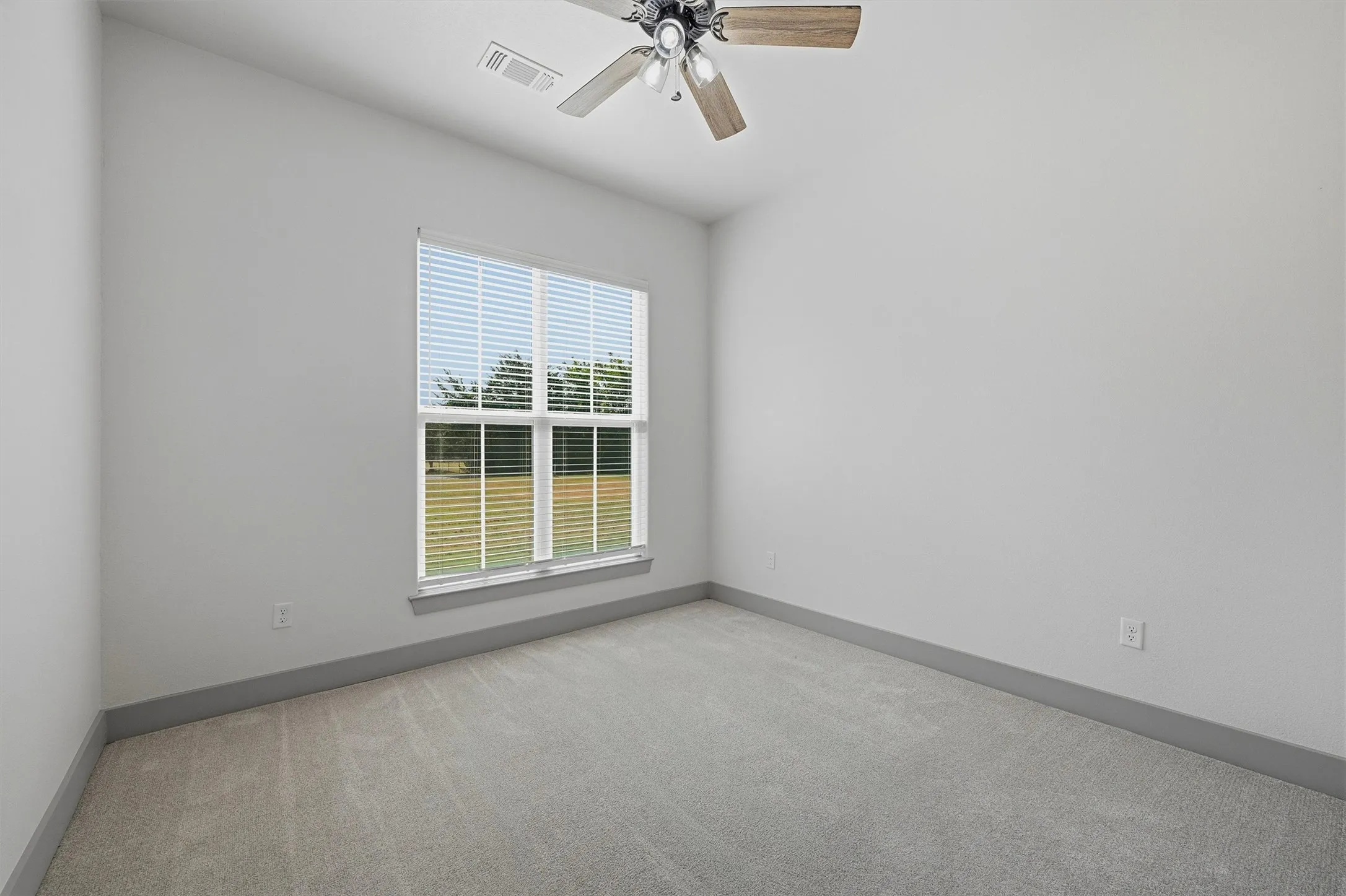 Single Family Residence For Sale in Grayson County , 237 Gun Club Road, Denison, Texas 75021, 3 Bedroom, 3 Bathroom, 2 Garage spaces, 1,600 Sqft, built in 2023, mls#21354305, Real Estate Agent in Denison, Homes For Sale in Grayson county, Homes For Sale in Denison, Realtor in Denison Texas, Real Estate Brokerage Independent Realty Texas, Luminita Cordes Realtor
