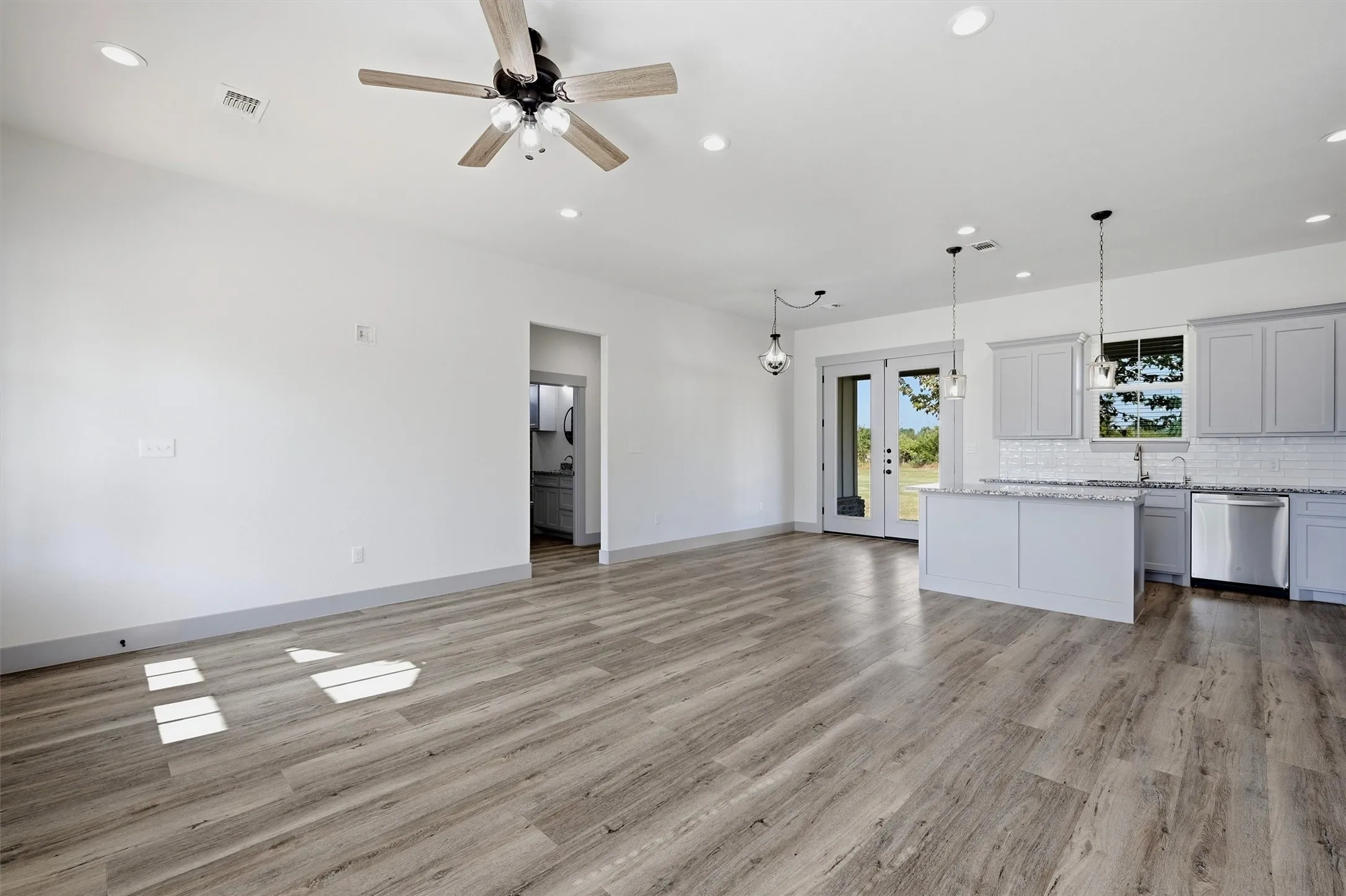 Single Family Residence For Sale in Grayson County , 237 Gun Club Road, Denison, Texas 75021, 3 Bedroom, 3 Bathroom, 2 Garage spaces, 1,600 Sqft, built in 2023, mls#21354305, Real Estate Agent in Denison, Homes For Sale in Grayson county, Homes For Sale in Denison, Realtor in Denison Texas, Real Estate Brokerage Independent Realty Texas, Luminita Cordes Realtor