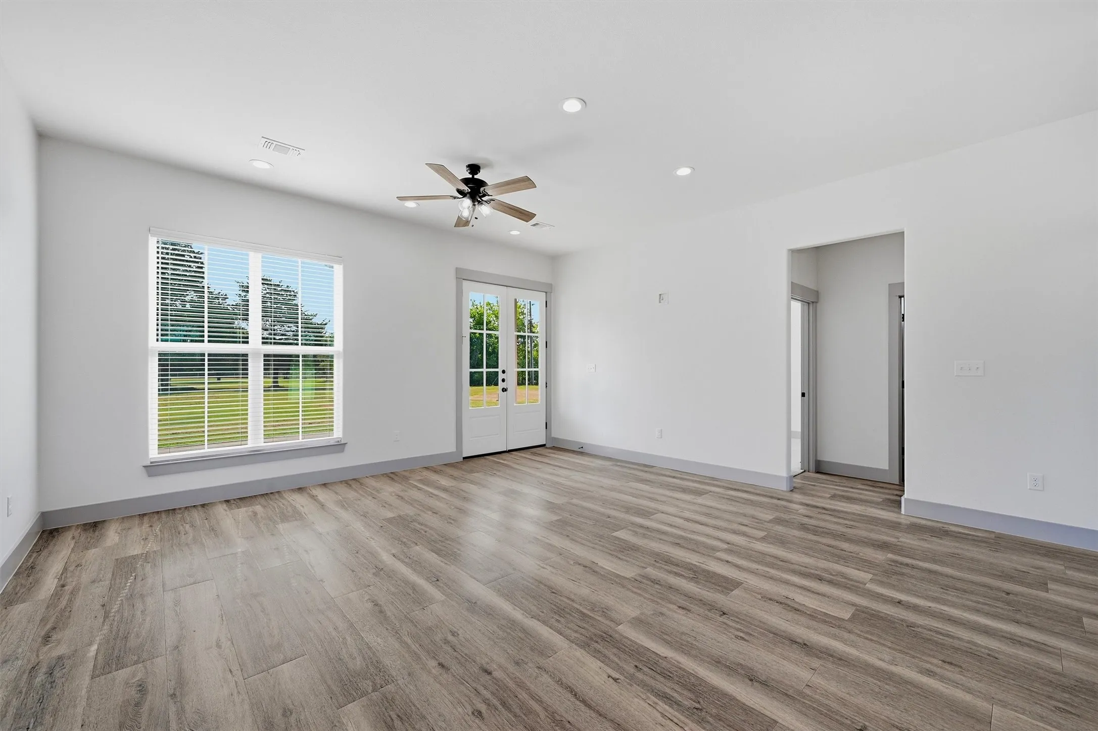 Single Family Residence For Sale in Grayson County , 237 Gun Club Road, Denison, Texas 75021, 3 Bedroom, 3 Bathroom, 2 Garage spaces, 1,600 Sqft, built in 2023, mls#21354305, Real Estate Agent in Denison, Homes For Sale in Grayson county, Homes For Sale in Denison, Realtor in Denison Texas, Real Estate Brokerage Independent Realty Texas, Luminita Cordes Realtor