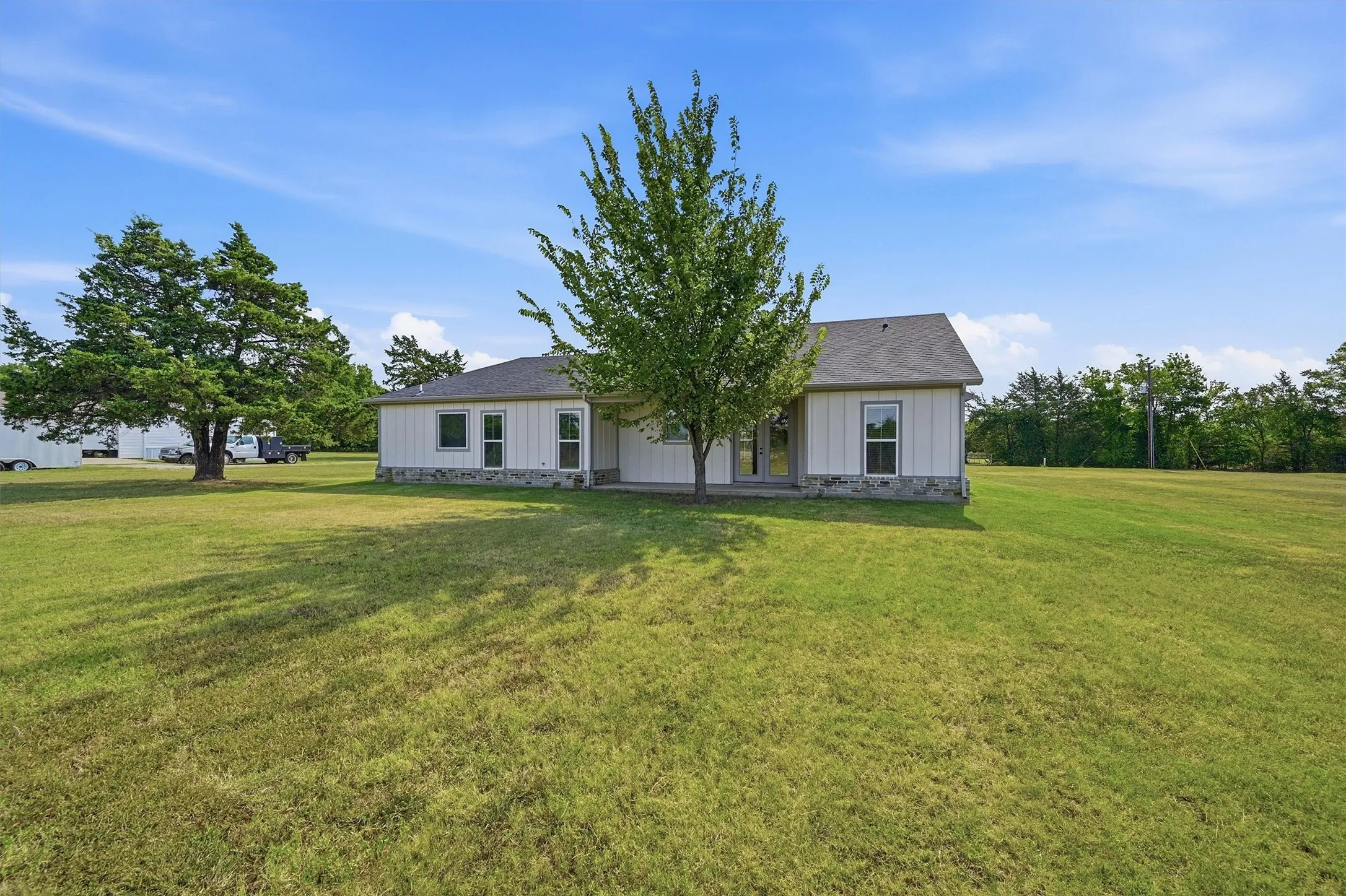 Single Family Residence For Sale in Grayson County , 237 Gun Club Road, Denison, Texas 75021, 3 Bedroom, 3 Bathroom, 2 Garage spaces, 1,600 Sqft, built in 2023, mls#21354305, Real Estate Agent in Denison, Homes For Sale in Grayson county, Homes For Sale in Denison, Realtor in Denison Texas, Real Estate Brokerage Independent Realty Texas, Luminita Cordes Realtor