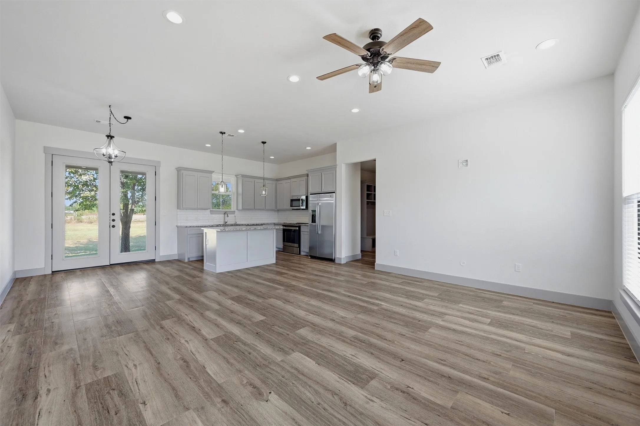 Single Family Residence For Sale in Grayson County , 237 Gun Club Road, Denison, Texas 75021, 3 Bedroom, 3 Bathroom, 2 Garage spaces, 1,600 Sqft, built in 2023, mls#21354305, Real Estate Agent in Denison, Homes For Sale in Grayson county, Homes For Sale in Denison, Realtor in Denison Texas, Real Estate Brokerage Independent Realty Texas, Luminita Cordes Realtor