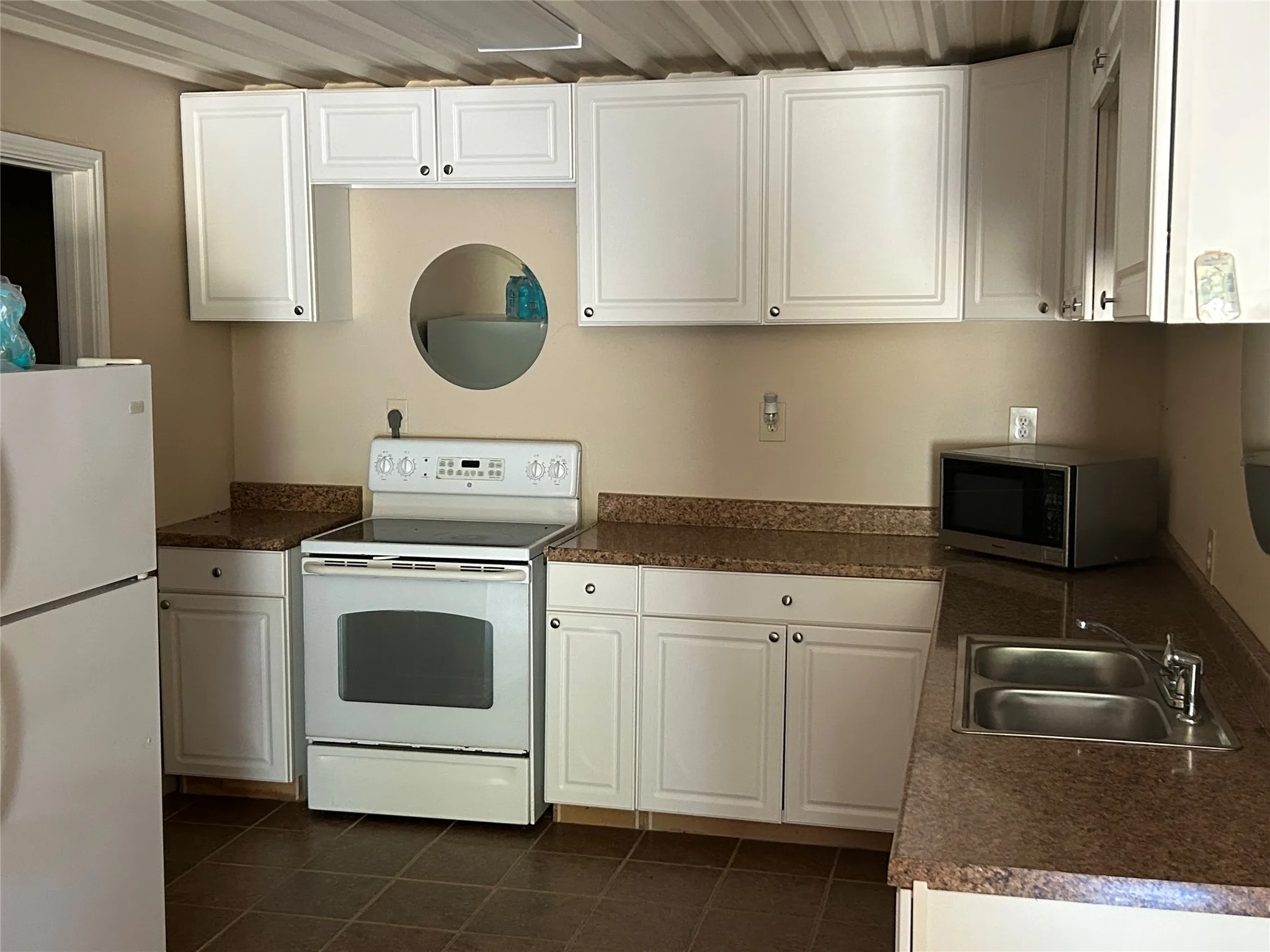 Single Family Residence For Sale in Bosque County , 160 County Road 1709, Clifton, Texas 76634, 2 Bedrooms, 1 Bathroom, Garage spaces, 1,200 Sqft, built in 1988, Price $159,900, mls#21354302, Real Estate Agent in Clifton, Homes For Sale in Bosque county, Homes For Sale in Clifton, Realtor in Clifton Texas, Real Estate Brokerage Independent Realty Texas, Luminita Cordes Realtor