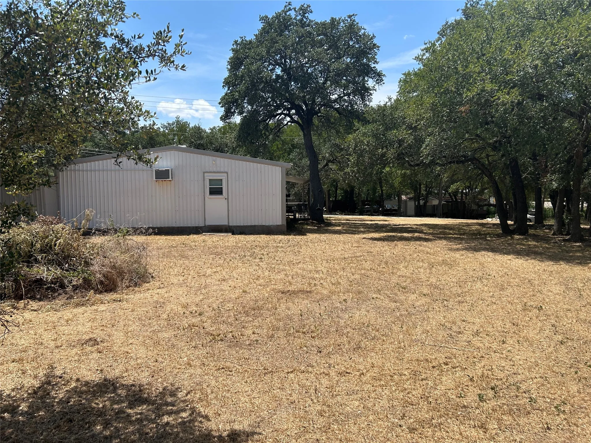 Single Family Residence For Sale in Bosque County , 160 County Road 1709, Clifton, Texas 76634, 2 Bedrooms, 1 Bathroom, Garage spaces, 1,200 Sqft, built in 1988, Price $159,900, mls#21354302, Real Estate Agent in Clifton, Homes For Sale in Bosque county, Homes For Sale in Clifton, Realtor in Clifton Texas, Real Estate Brokerage Independent Realty Texas, Luminita Cordes Realtor