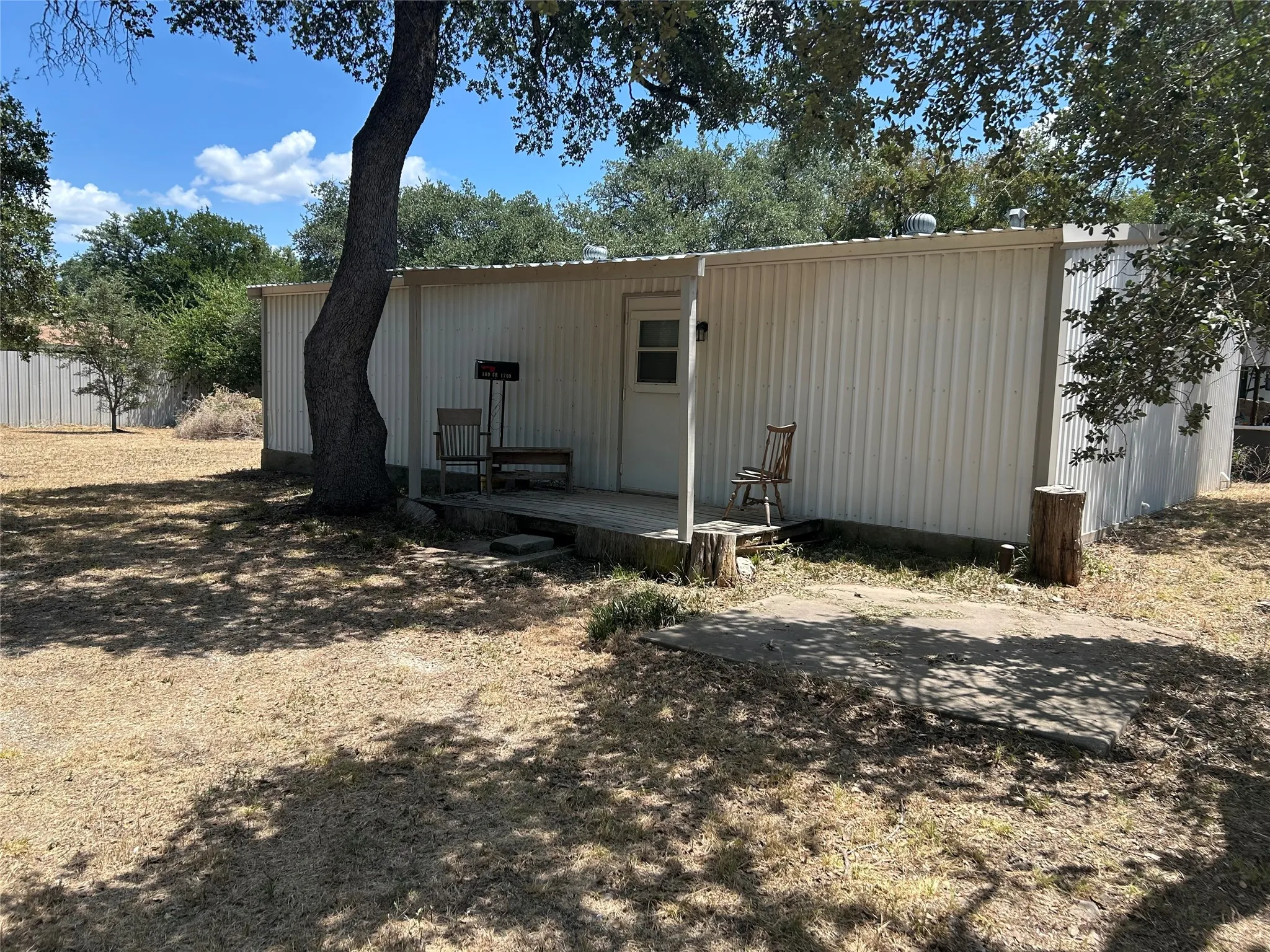 Single Family Residence For Sale in Bosque County , 160 County Road 1709, Clifton, Texas 76634, 2 Bedrooms, 1 Bathroom, Garage spaces, 1,200 Sqft, built in 1988, Price $159,900, mls#21354302, Real Estate Agent in Clifton, Homes For Sale in Bosque county, Homes For Sale in Clifton, Realtor in Clifton Texas, Real Estate Brokerage Independent Realty Texas, Luminita Cordes Realtor