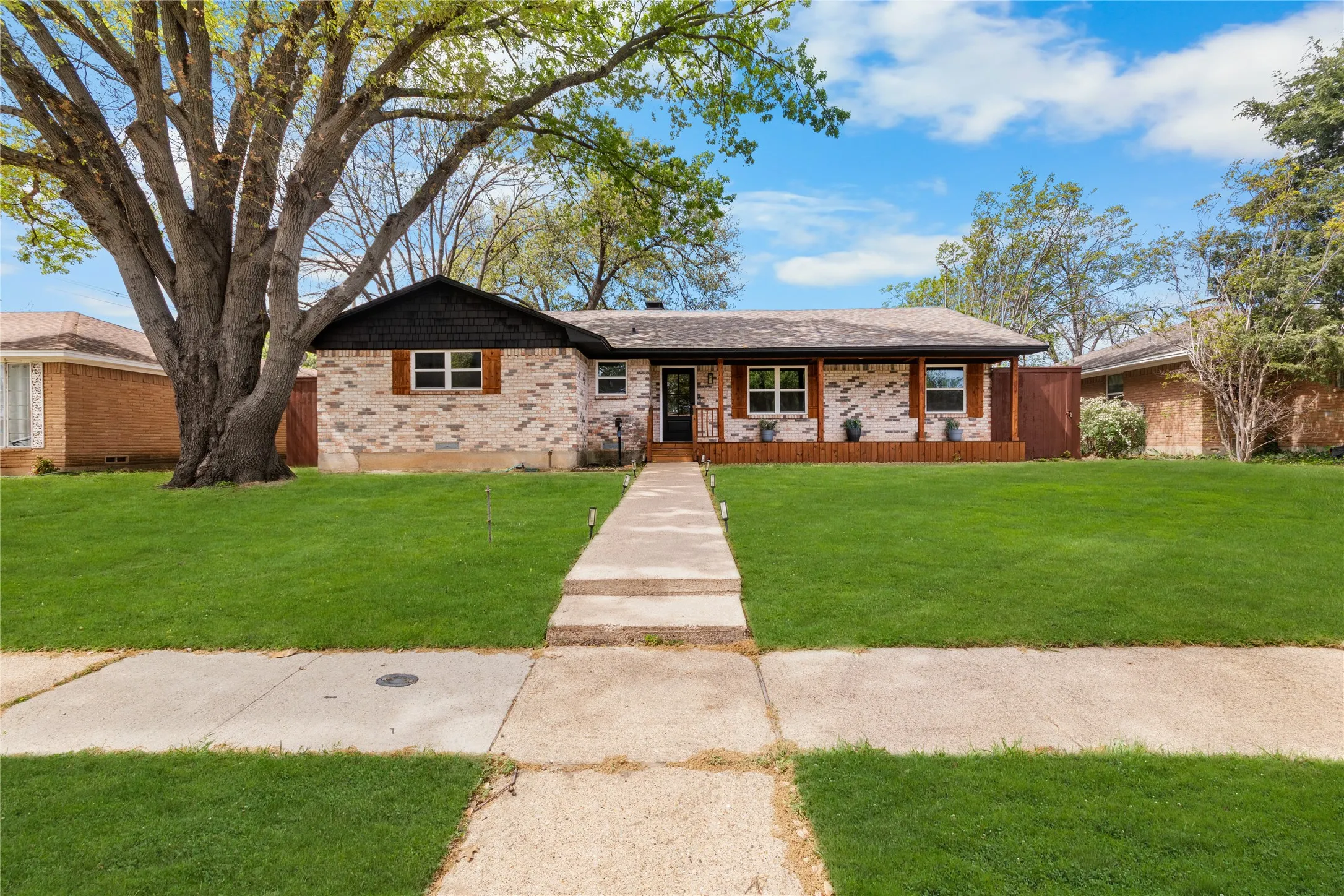 Single Family Residence For Sale in Dallas County , 6211 Symphony Lane, Dallas, Texas 75227, 3 Bedroom, 2 Bathroom, 2 Garage spaces, 1,847 Sqft, built in 1965, Price $399,999, mls#21354318, Real Estate Agent in Dallas, Homes For Sale in Dallas county, Homes For Sale in Dallas, Realtor in Dallas Texas, Real Estate Brokerage Independent Realty Texas, Luminita Cordes Realtor