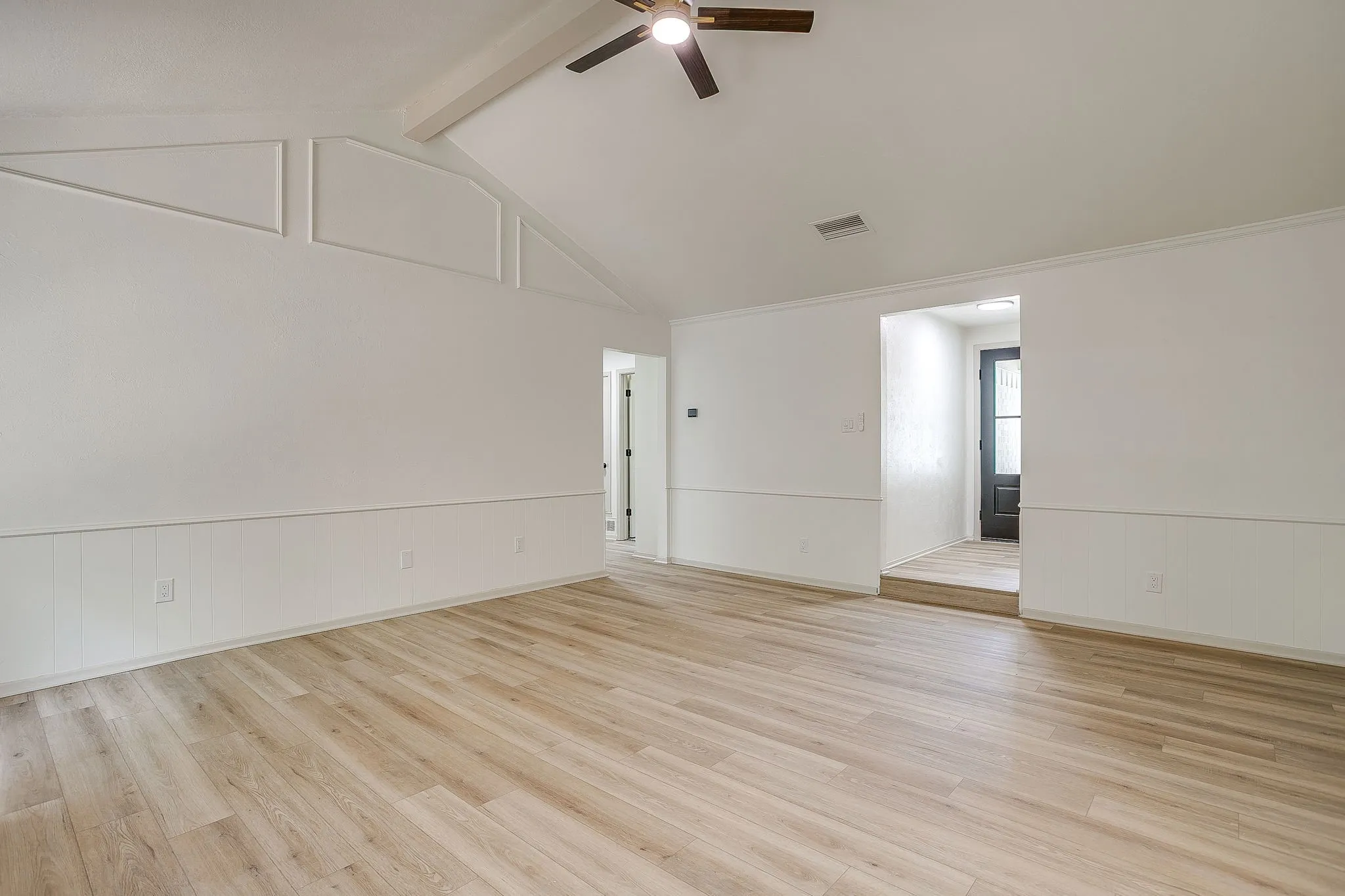 Single Family Residence For Sale in Tarrant County , 7017 Betsy Ross Court, Watauga, Texas 76148, 3 Bedroom, 2 Bathroom, 2 Garage spaces, 1,388 Sqft, built in 1978, mls#21350679, Real Estate Agent in Watauga, Homes For Sale in Tarrant county, Homes For Sale in Watauga, Realtor in Watauga Texas, Real Estate Brokerage Independent Realty Texas, Luminita Cordes Realtor