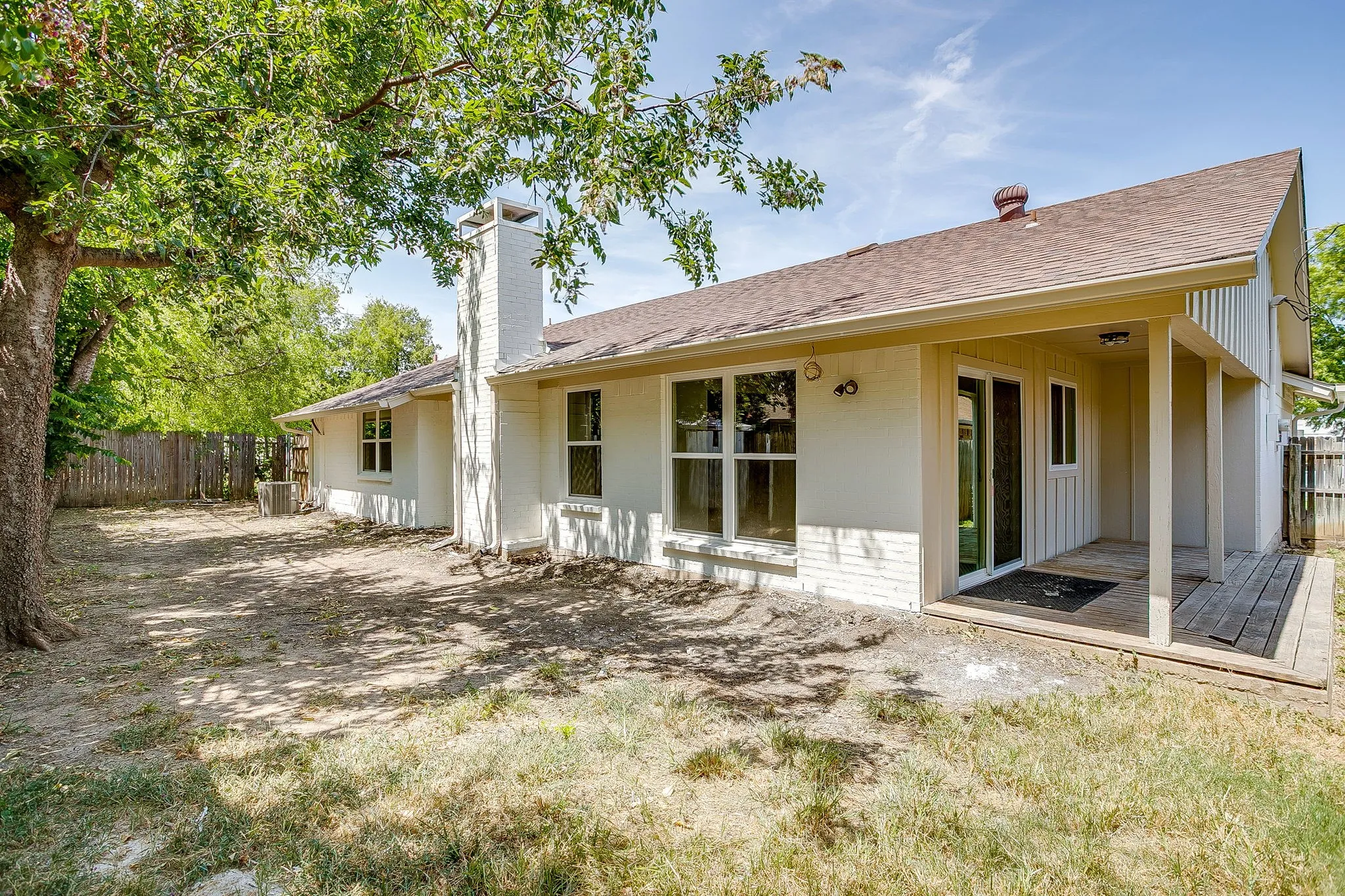 Single Family Residence For Sale in Tarrant County , 7017 Betsy Ross Court, Watauga, Texas 76148, 3 Bedroom, 2 Bathroom, 2 Garage spaces, 1,388 Sqft, built in 1978, mls#21350679, Real Estate Agent in Watauga, Homes For Sale in Tarrant county, Homes For Sale in Watauga, Realtor in Watauga Texas, Real Estate Brokerage Independent Realty Texas, Luminita Cordes Realtor