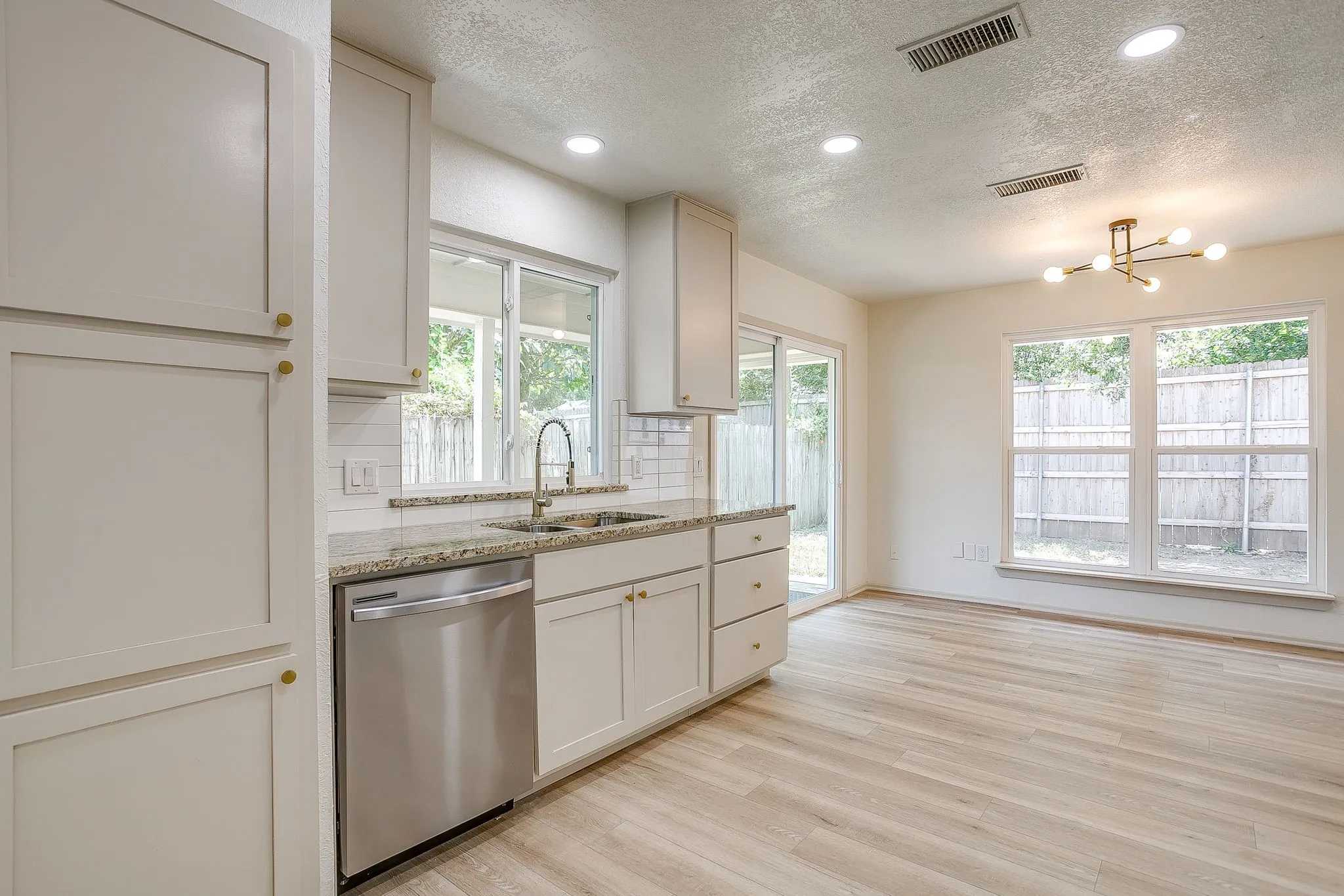 Single Family Residence For Sale in Tarrant County , 7017 Betsy Ross Court, Watauga, Texas 76148, 3 Bedroom, 2 Bathroom, 2 Garage spaces, 1,388 Sqft, built in 1978, mls#21350679, Real Estate Agent in Watauga, Homes For Sale in Tarrant county, Homes For Sale in Watauga, Realtor in Watauga Texas, Real Estate Brokerage Independent Realty Texas, Luminita Cordes Realtor