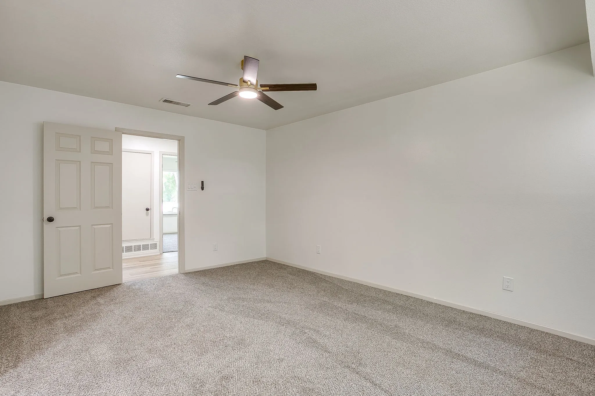Single Family Residence For Sale in Tarrant County , 7017 Betsy Ross Court, Watauga, Texas 76148, 3 Bedroom, 2 Bathroom, 2 Garage spaces, 1,388 Sqft, built in 1978, mls#21350679, Real Estate Agent in Watauga, Homes For Sale in Tarrant county, Homes For Sale in Watauga, Realtor in Watauga Texas, Real Estate Brokerage Independent Realty Texas, Luminita Cordes Realtor