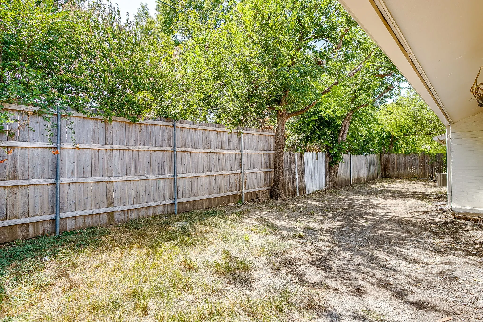 Single Family Residence For Sale in Tarrant County , 7017 Betsy Ross Court, Watauga, Texas 76148, 3 Bedroom, 2 Bathroom, 2 Garage spaces, 1,388 Sqft, built in 1978, mls#21350679, Real Estate Agent in Watauga, Homes For Sale in Tarrant county, Homes For Sale in Watauga, Realtor in Watauga Texas, Real Estate Brokerage Independent Realty Texas, Luminita Cordes Realtor