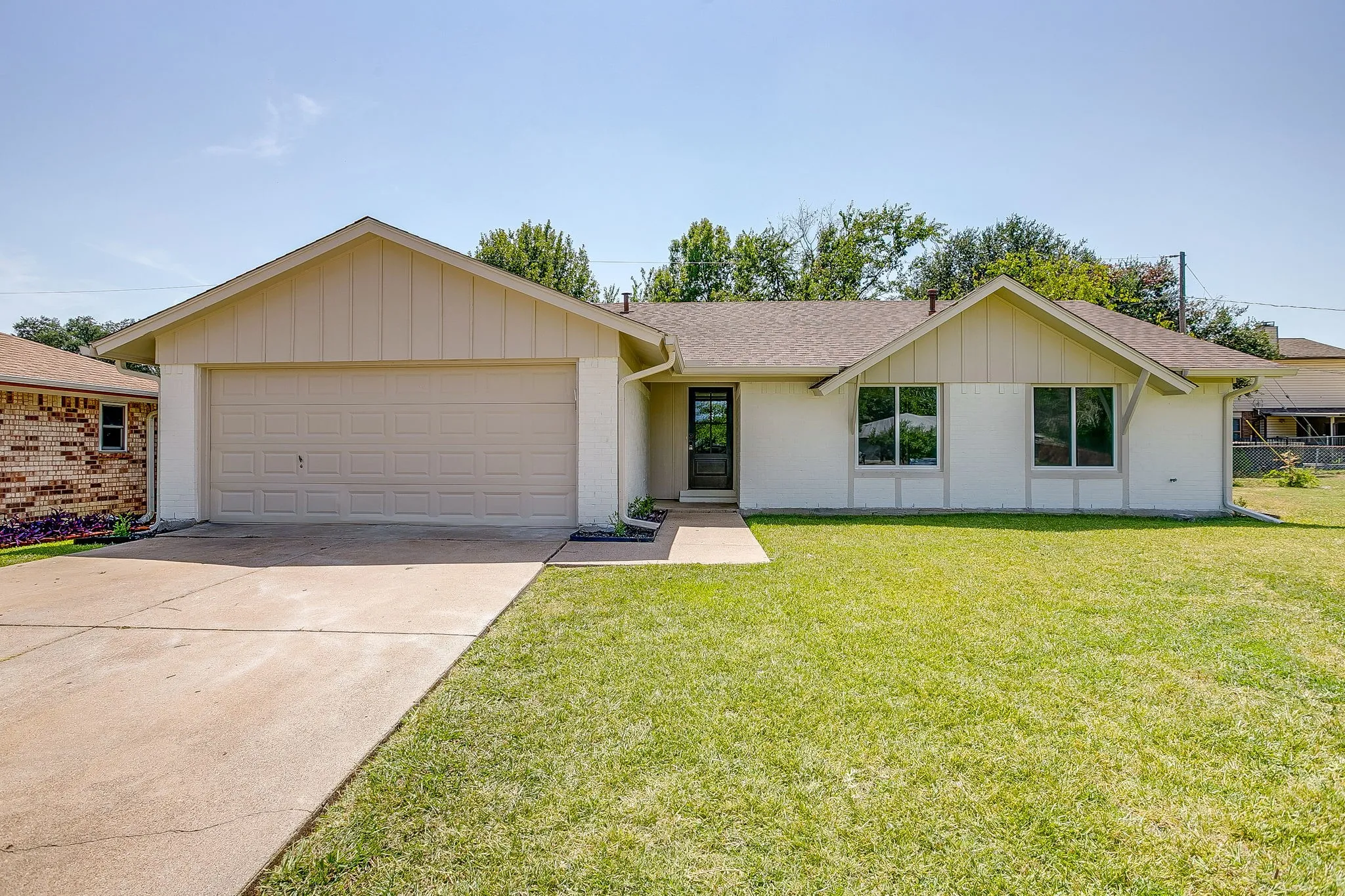 Single Family Residence For Sale in Tarrant County , 7017 Betsy Ross Court, Watauga, Texas 76148, 3 Bedroom, 2 Bathroom, 2 Garage spaces, 1,388 Sqft, built in 1978, mls#21350679, Real Estate Agent in Watauga, Homes For Sale in Tarrant county, Homes For Sale in Watauga, Realtor in Watauga Texas, Real Estate Brokerage Independent Realty Texas, Luminita Cordes Realtor